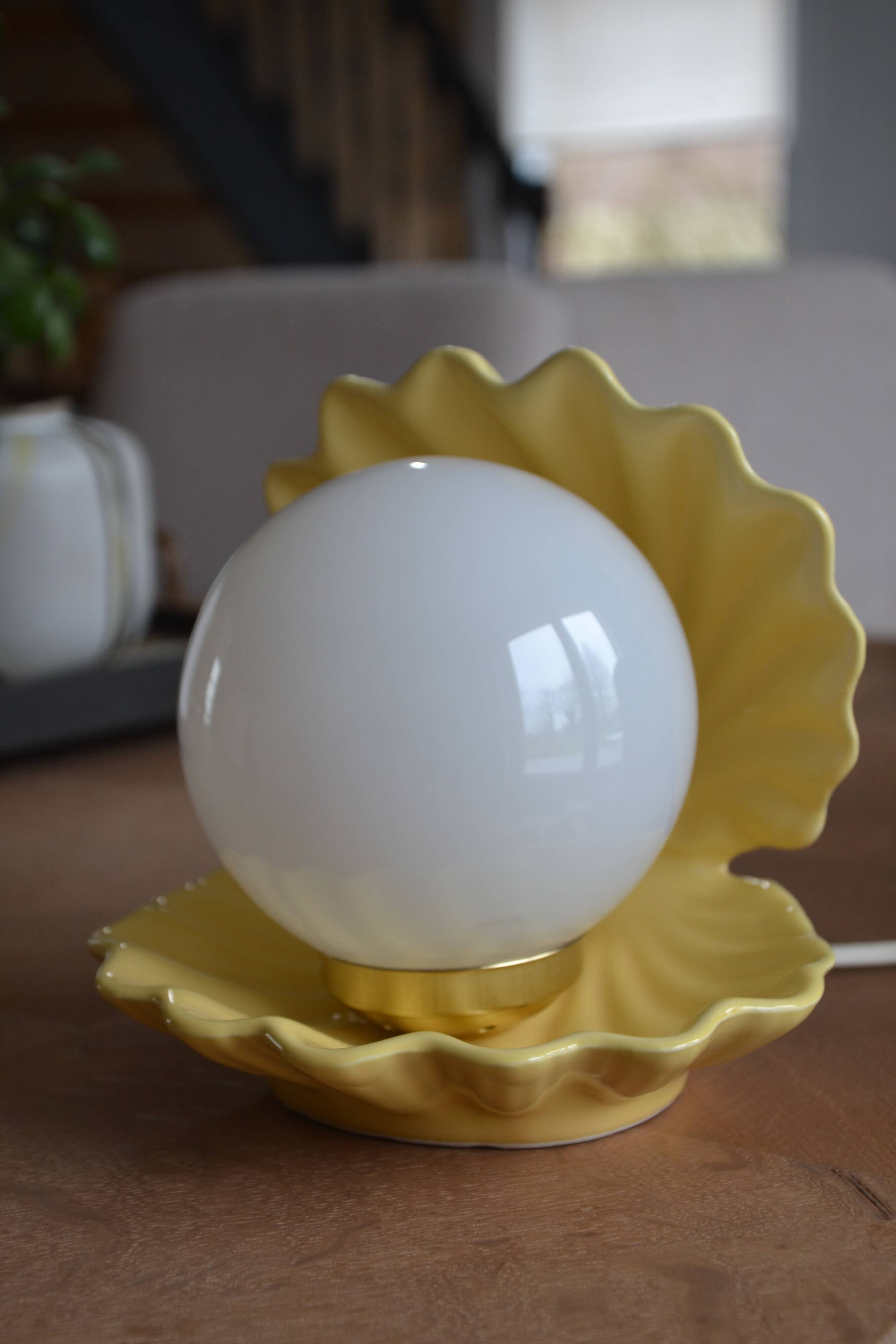 Porcelain and opaline shell lamp from the 70s-80s