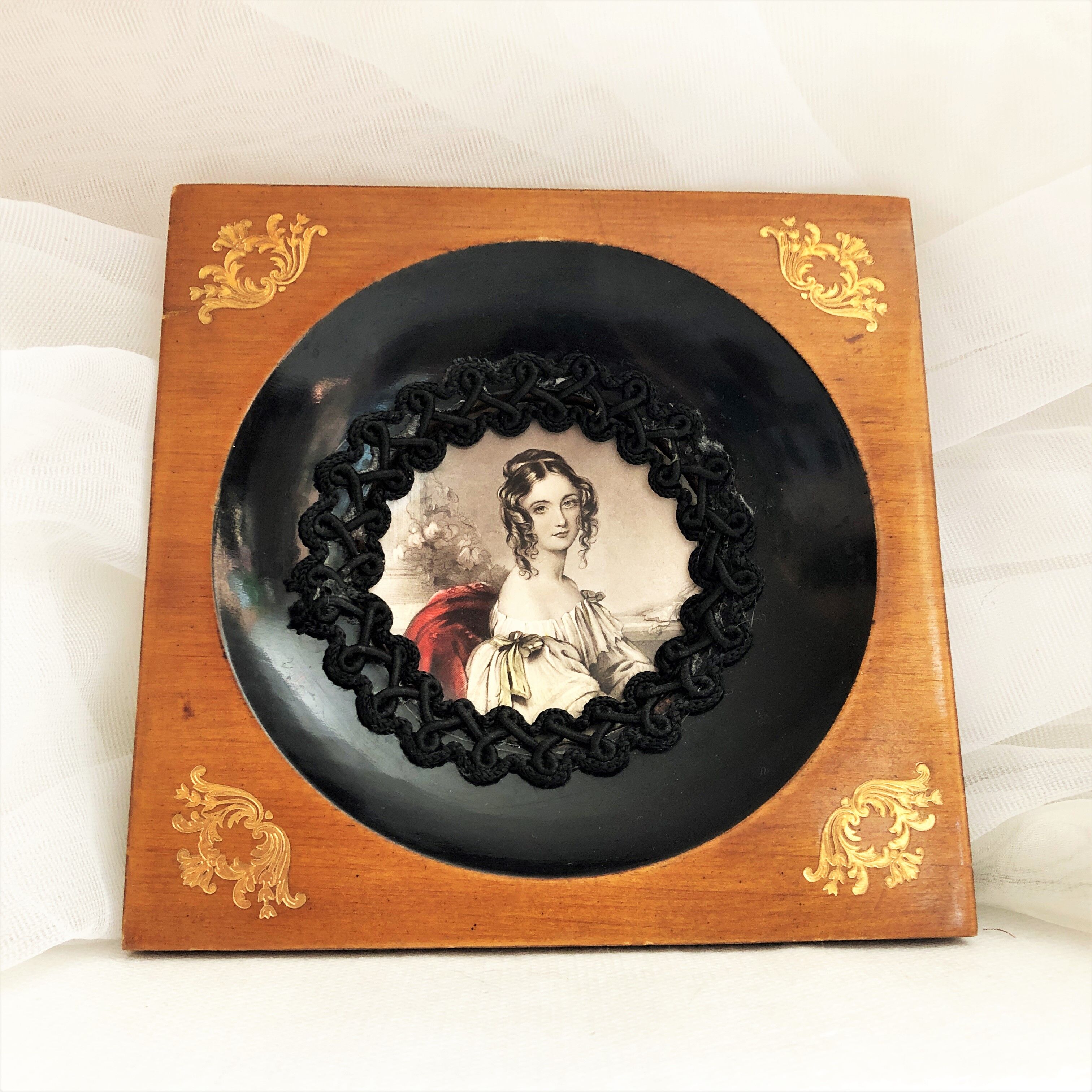 Wall frame portrait woman Empire style