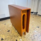 Scandinavian table with flaps