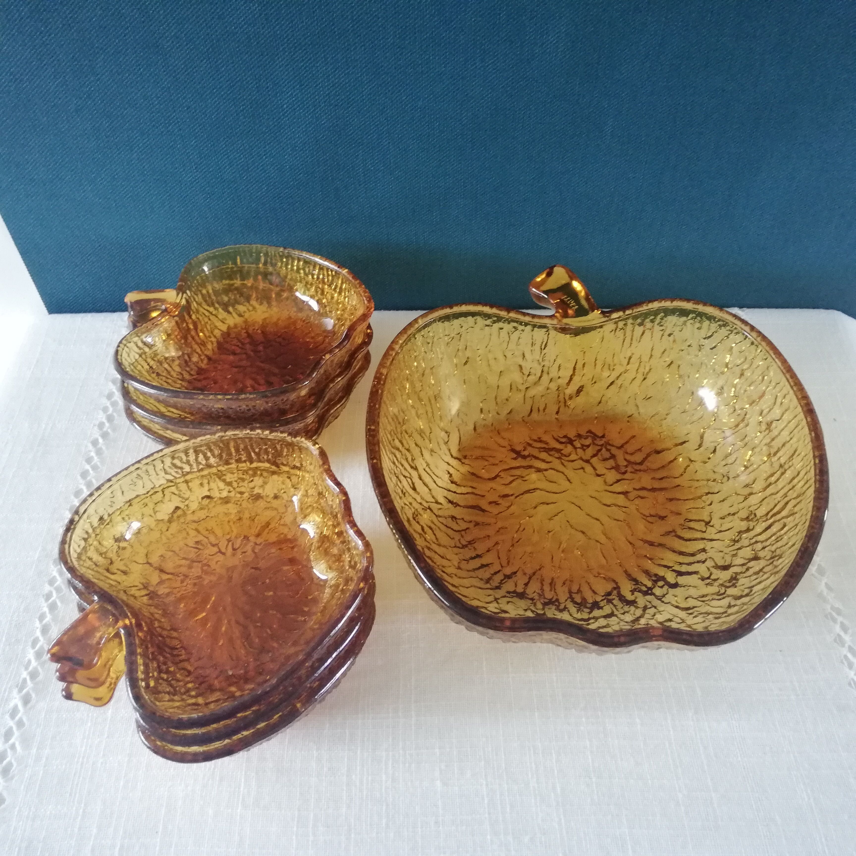 Salad bowl and apple cup service