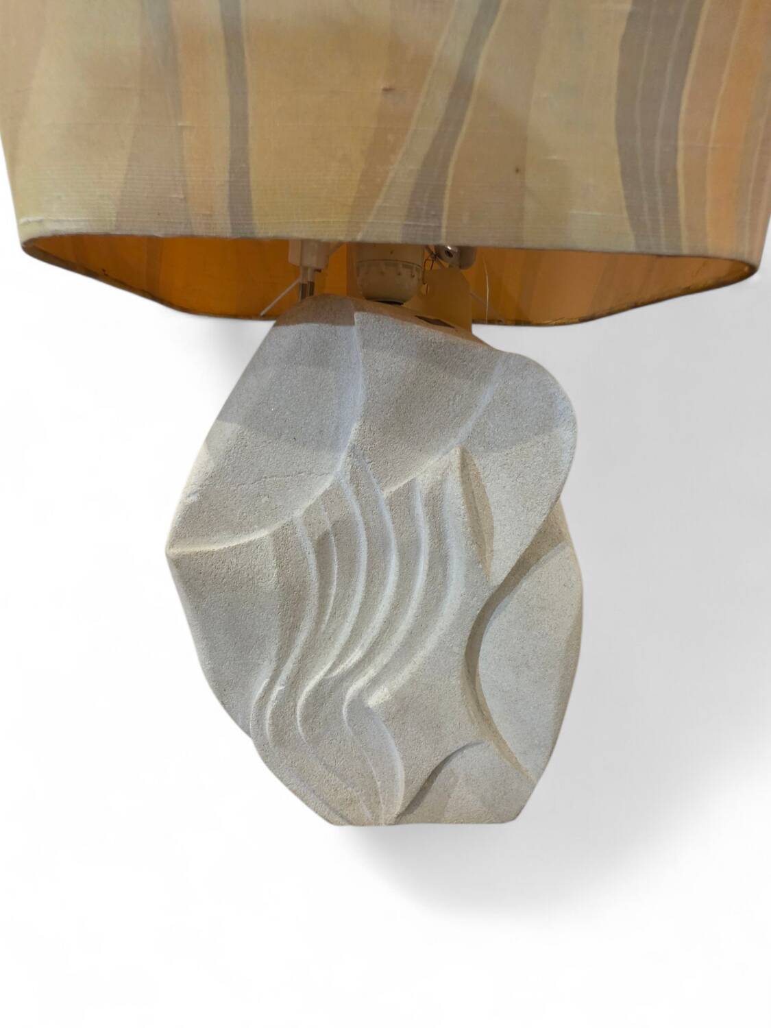 Rare lampe en pierre de calcaire Maison Brusson circa 1990