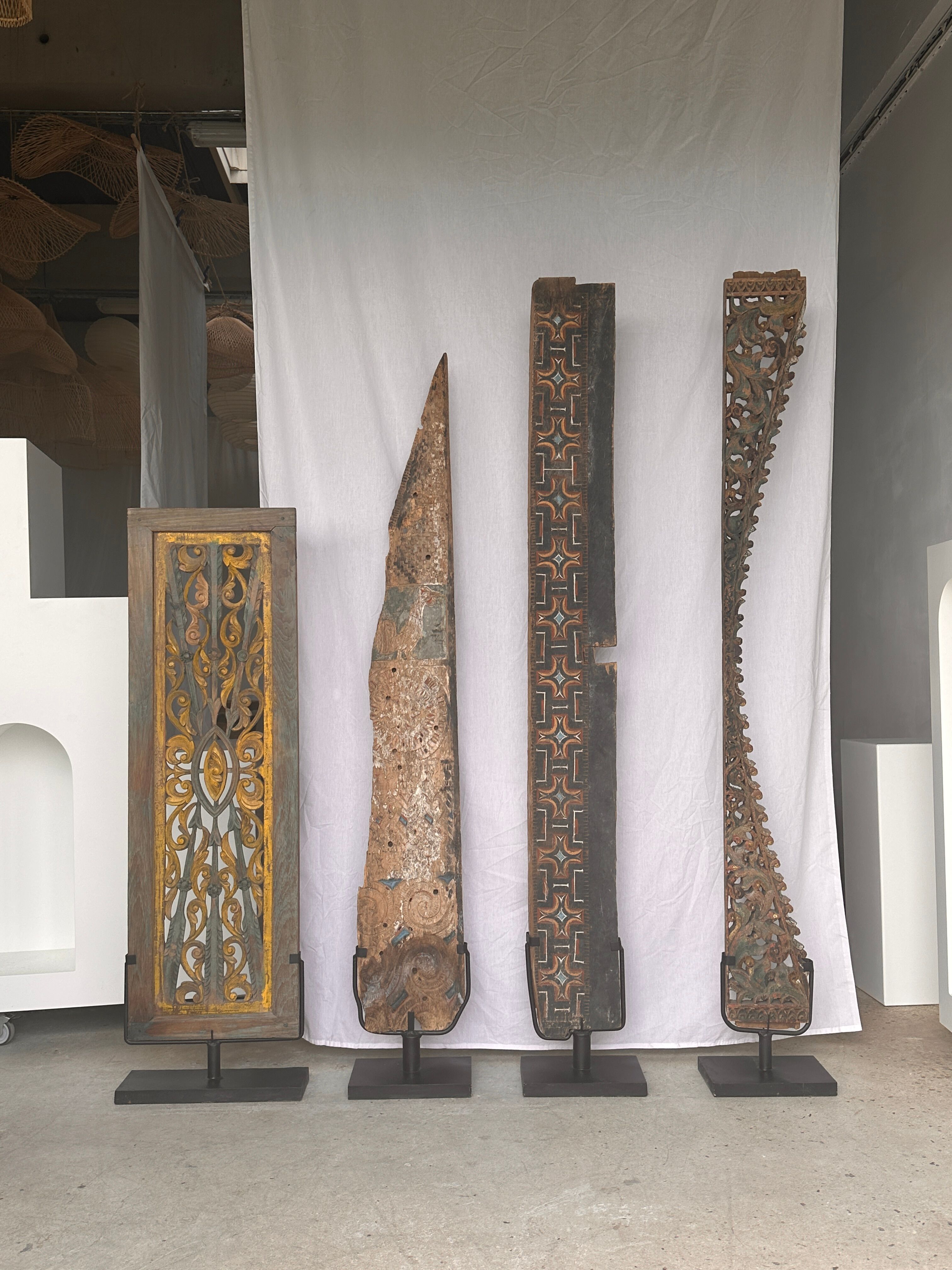 Rectangular Indonesian construction element with blue and yellow plant in carved wood