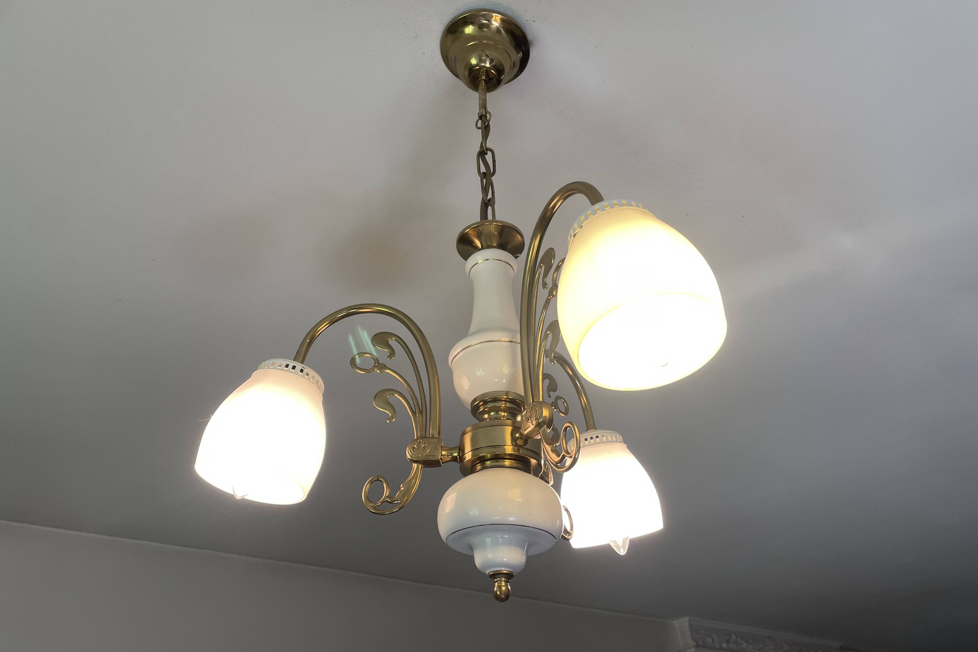Three-light chandelier in gilded brass and porcelain, Art Nouveau style, 1970.