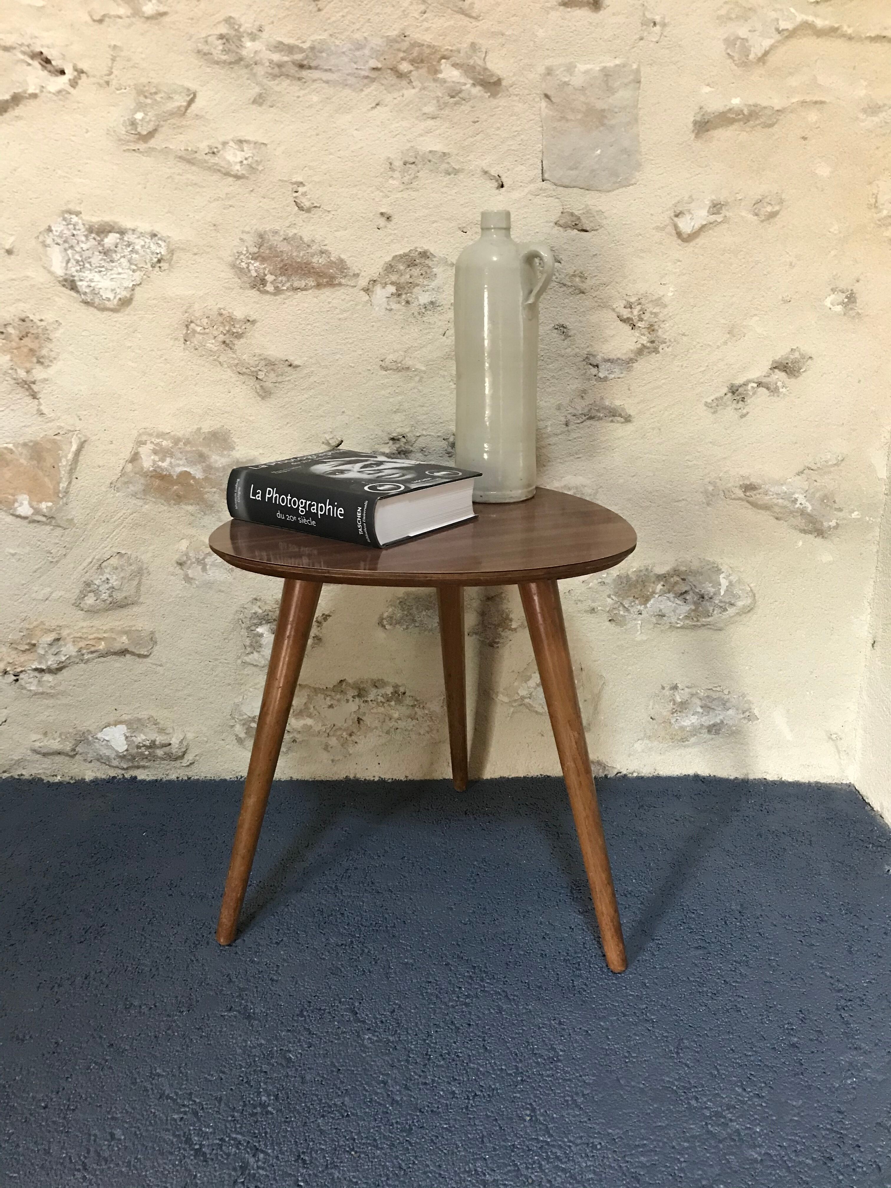 Compas foot tripod side table