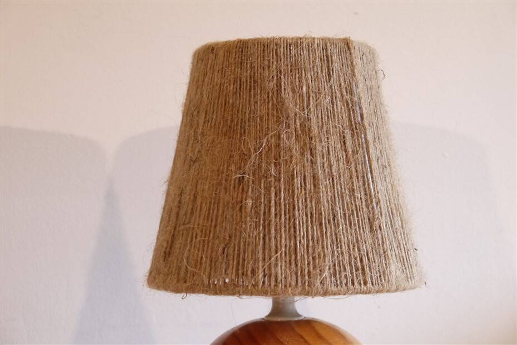 Paire de lampes vintage en bois et corde 1970