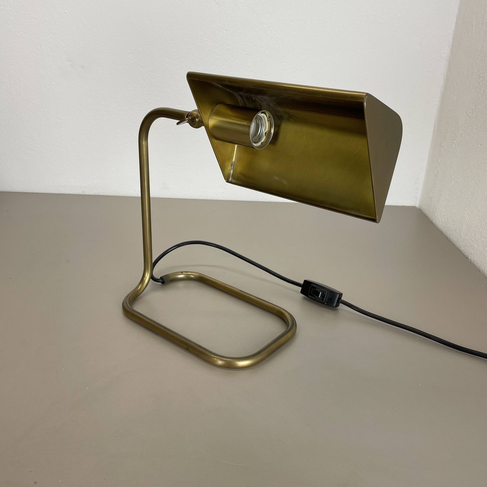 Lampe de table cubique moderniste en laiton et métal par Florian Schulz, Allemagne, années 1970