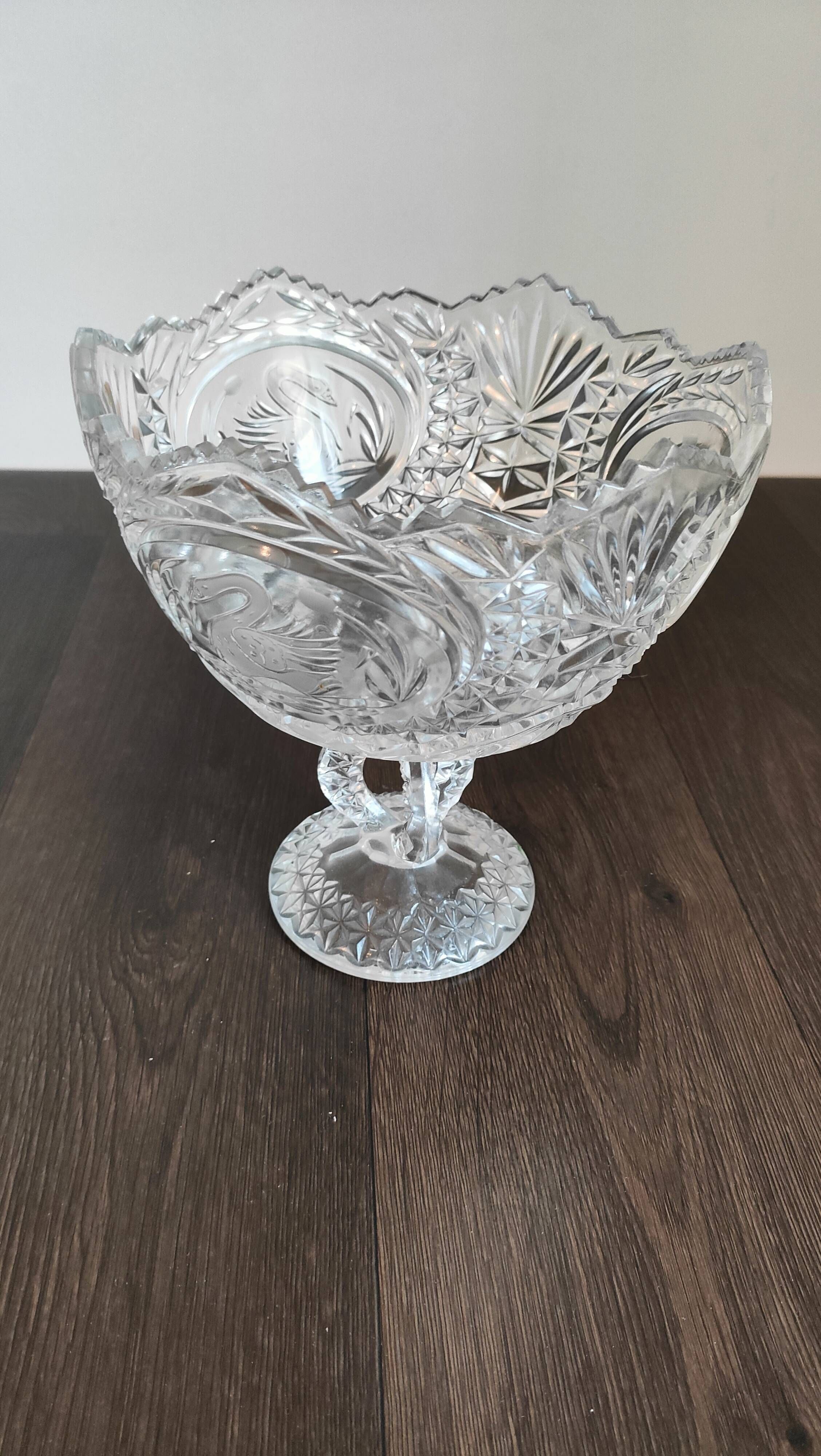 Large cut crystal bowl on a stand, swans – H 23 x Ø 20 cm – vintage