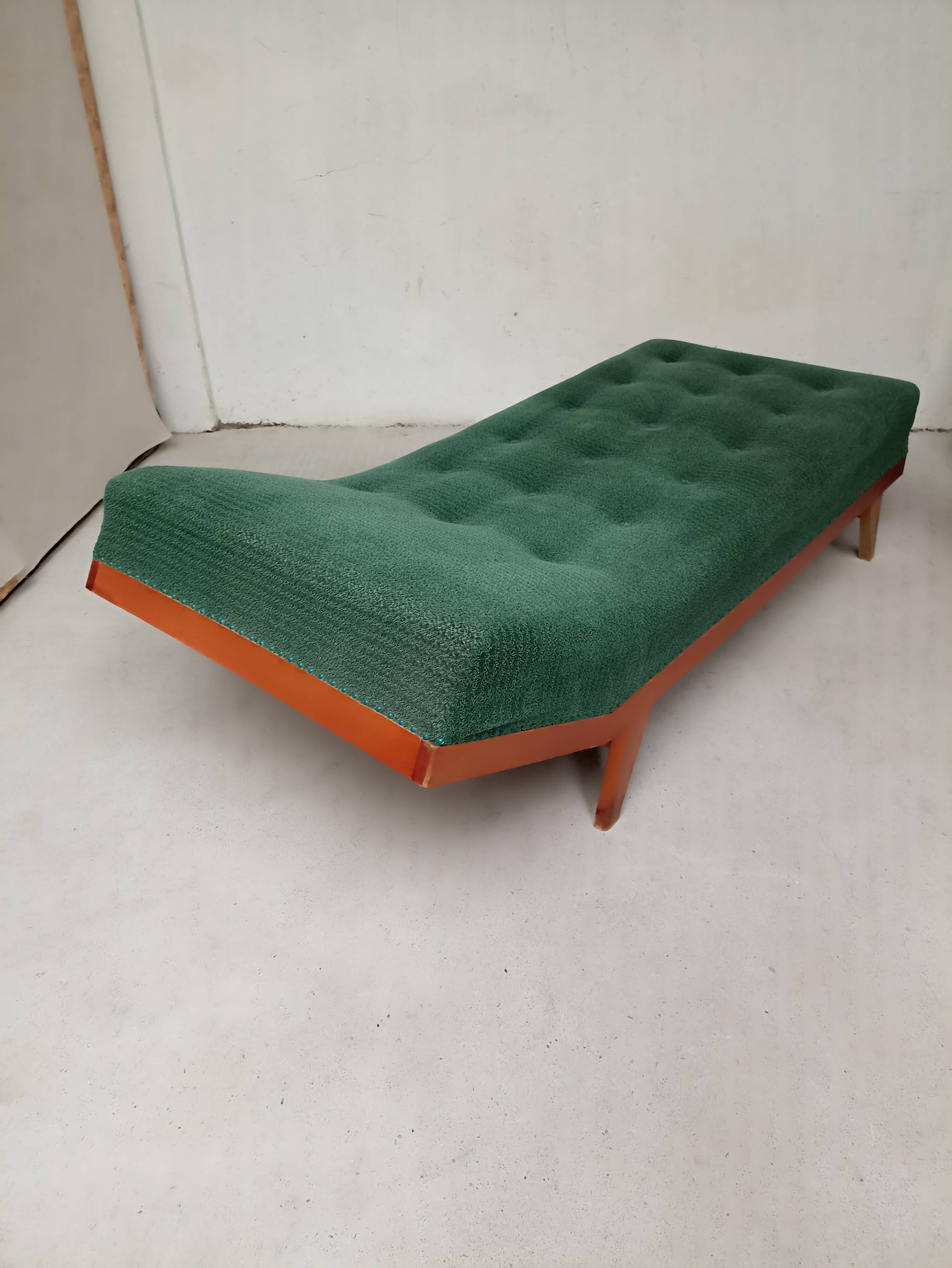 Vintage daybed