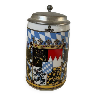 Beer mug with lid