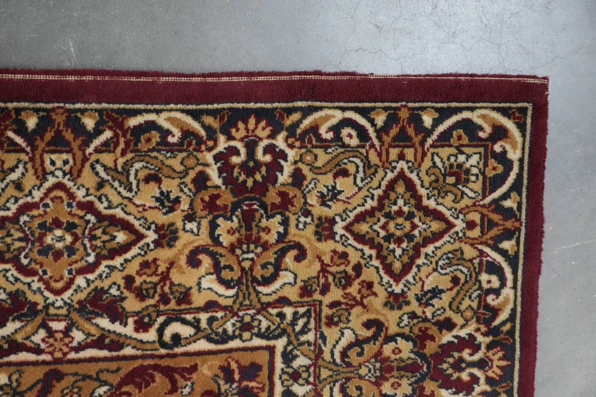 Rug with beautiful patterns in mainly red and yellow colours 296x203cm