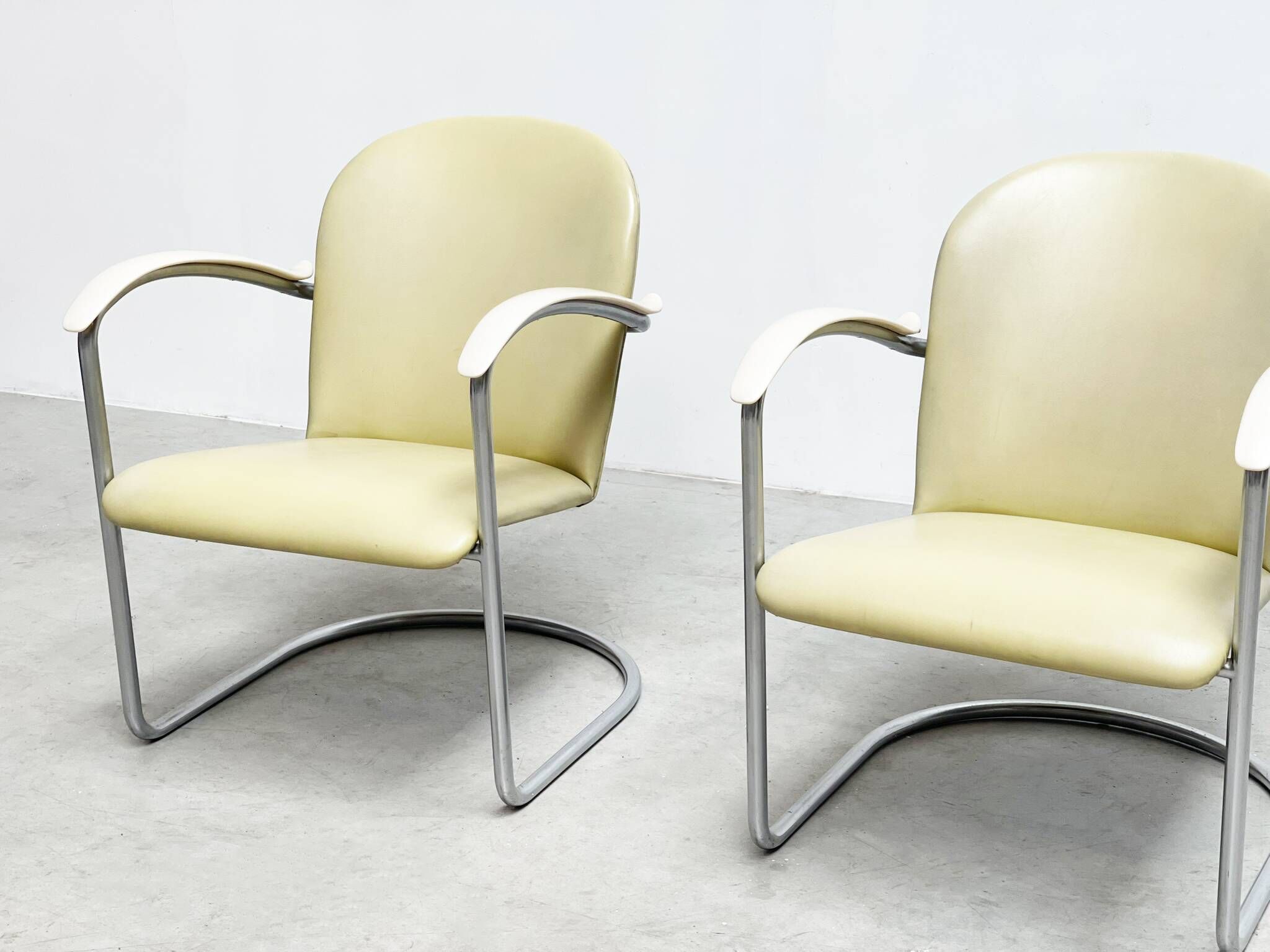 Pair lounge chairs model 414 by WH Gispen model 414