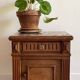 Table de chevet ancienne en bois et marbre