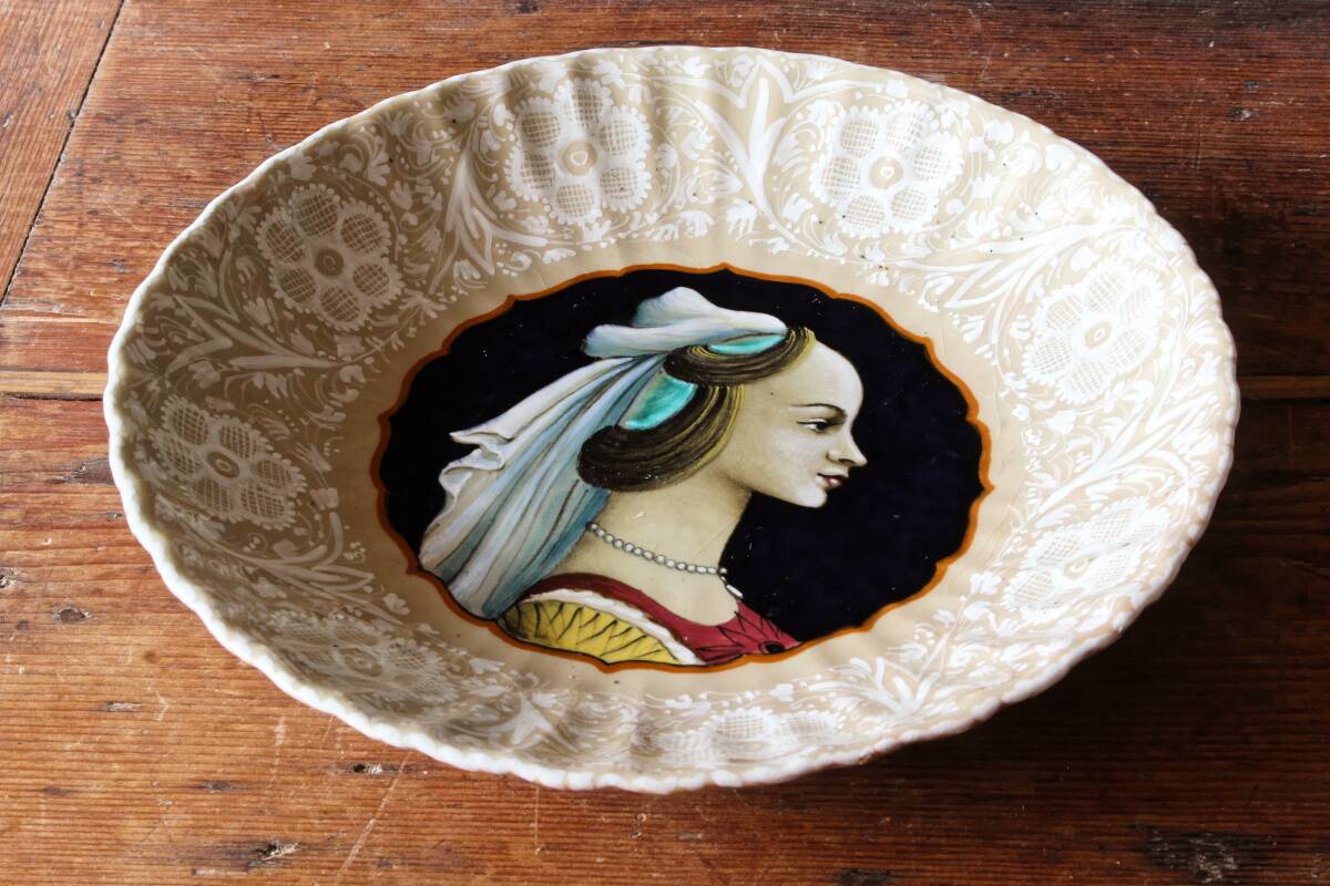 Set of two earthenware plates from Pesaro, Italy, early 20th century.