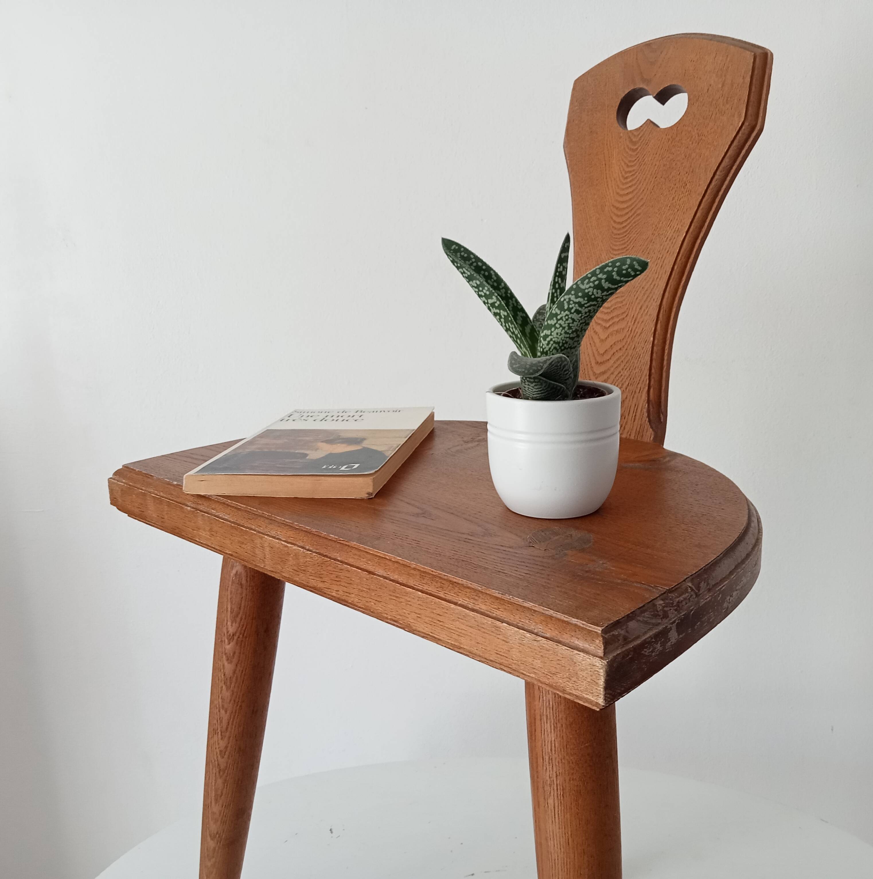 Low brutalist tripod chair in solid oak from the 1960s.