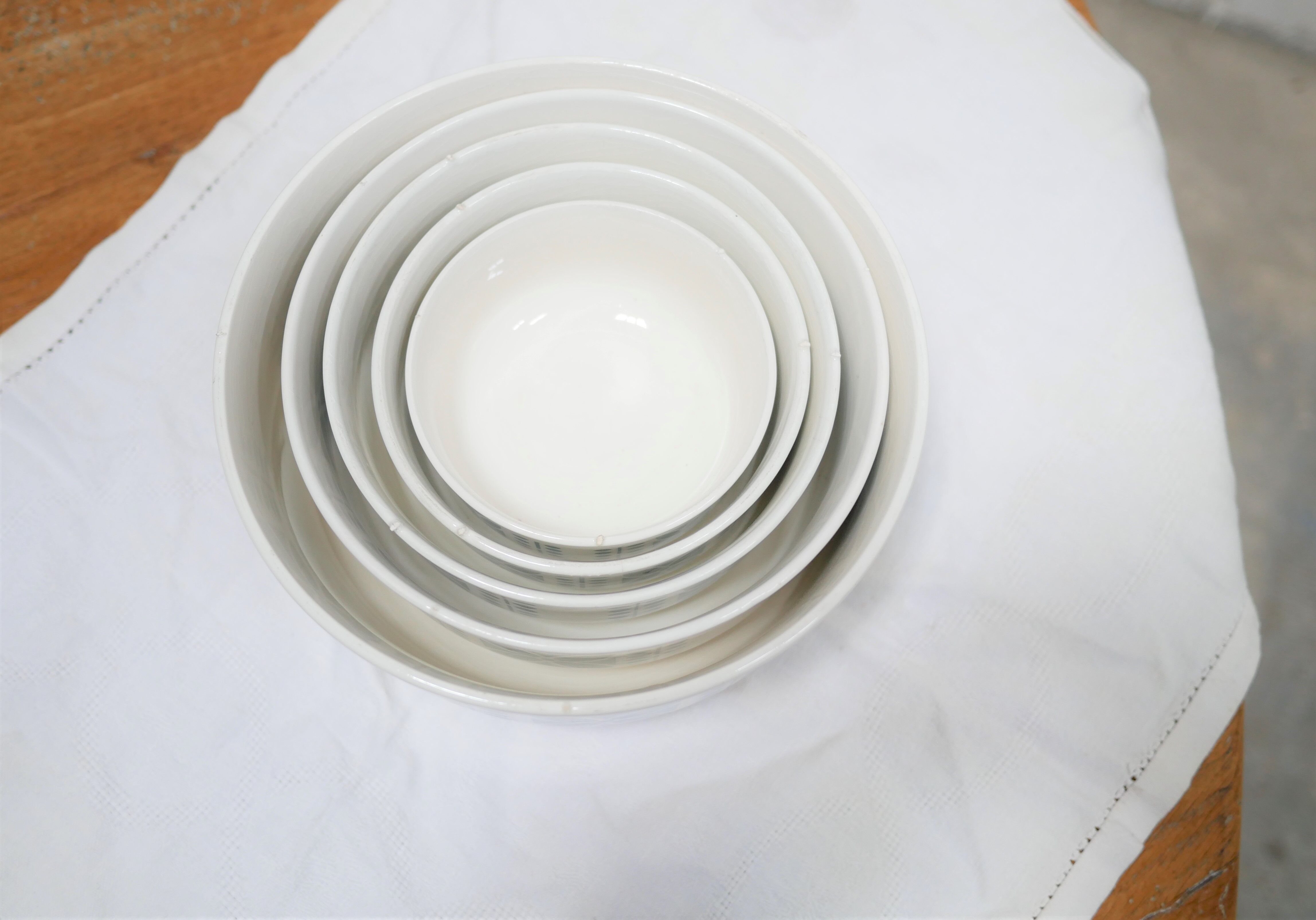 Set of 5 vintage ceramic bowls and bowls