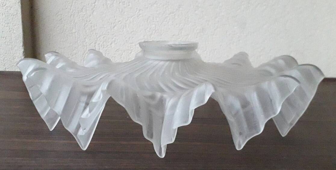 Superb vintage Art Deco glass lampshade, pendant.