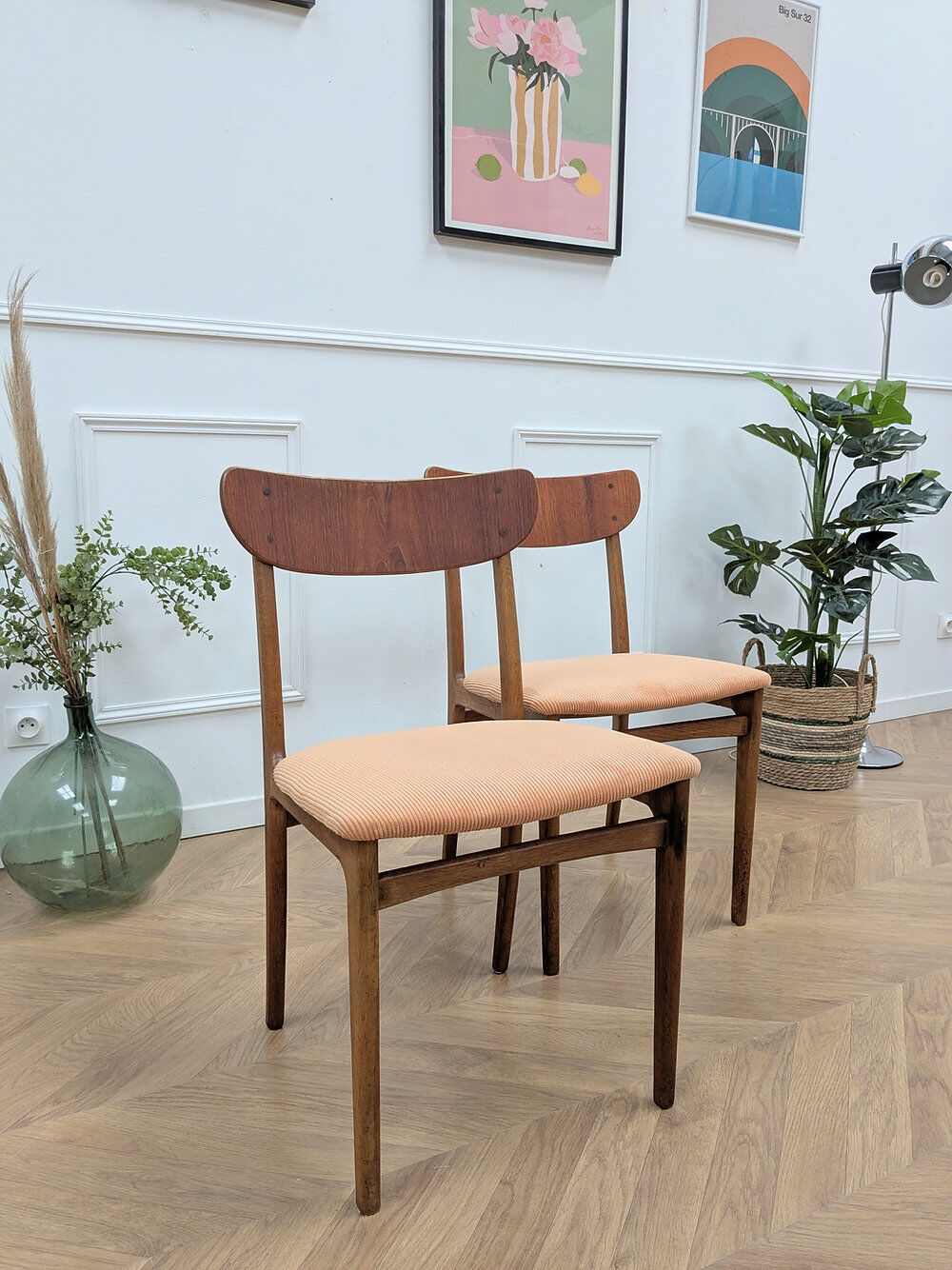 Set of 2 vintage chairs