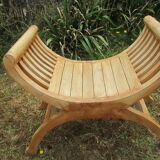 Tabourets curule Yuyu en teck