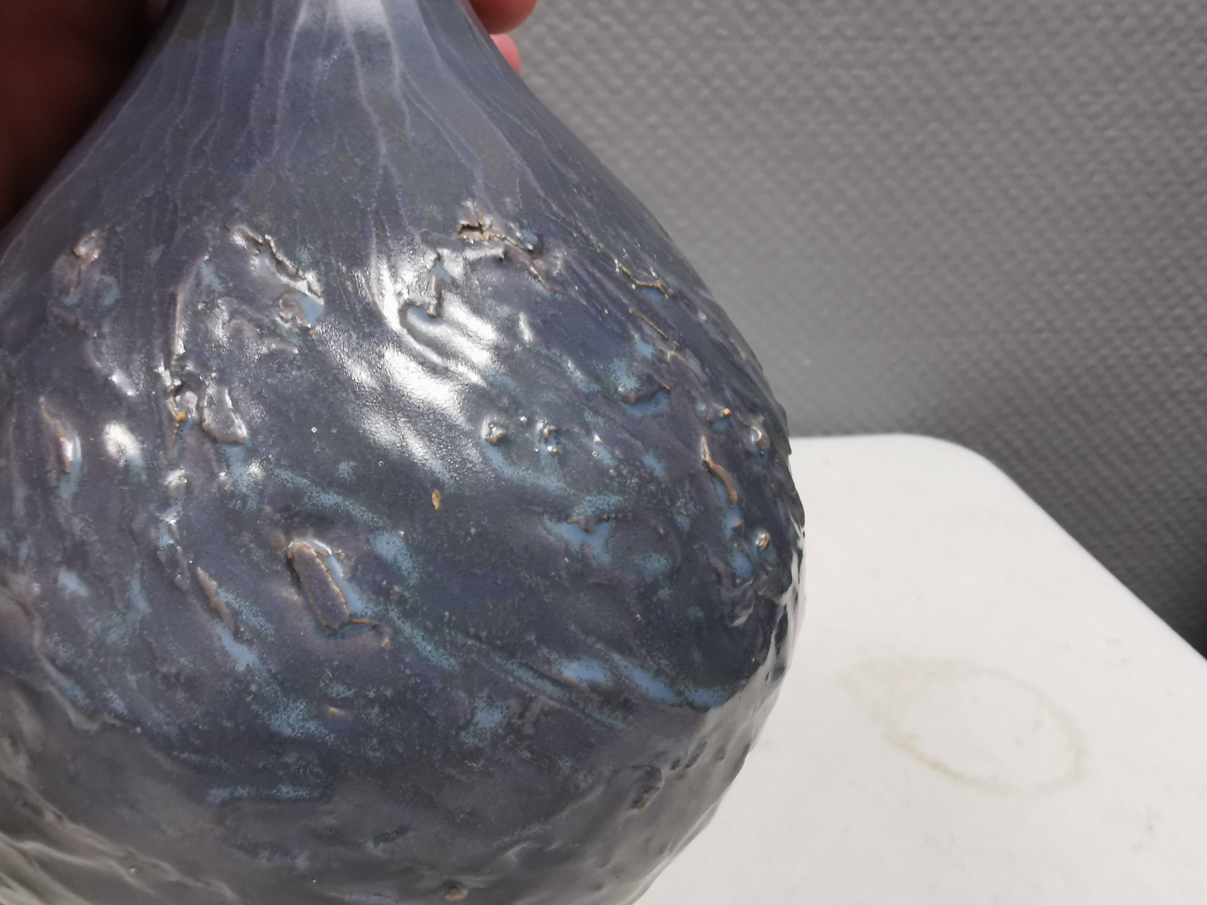 Vase Pauline Toynbee, Émail en cristal bleu texturé, forme organique, années 1980