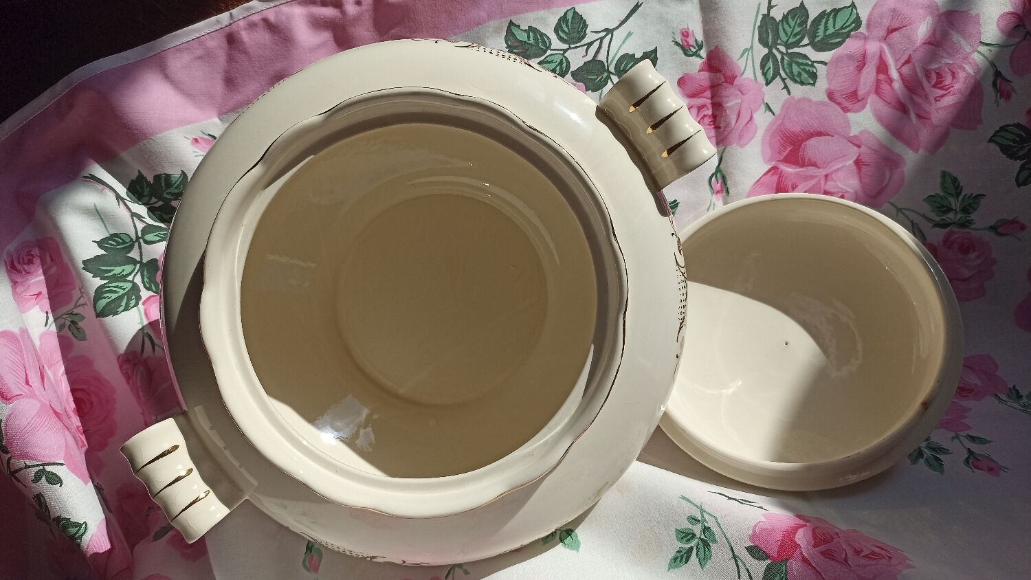 Vegetable bowl or soup tureen Villeroy & Boch model Rhône