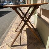 Folding table