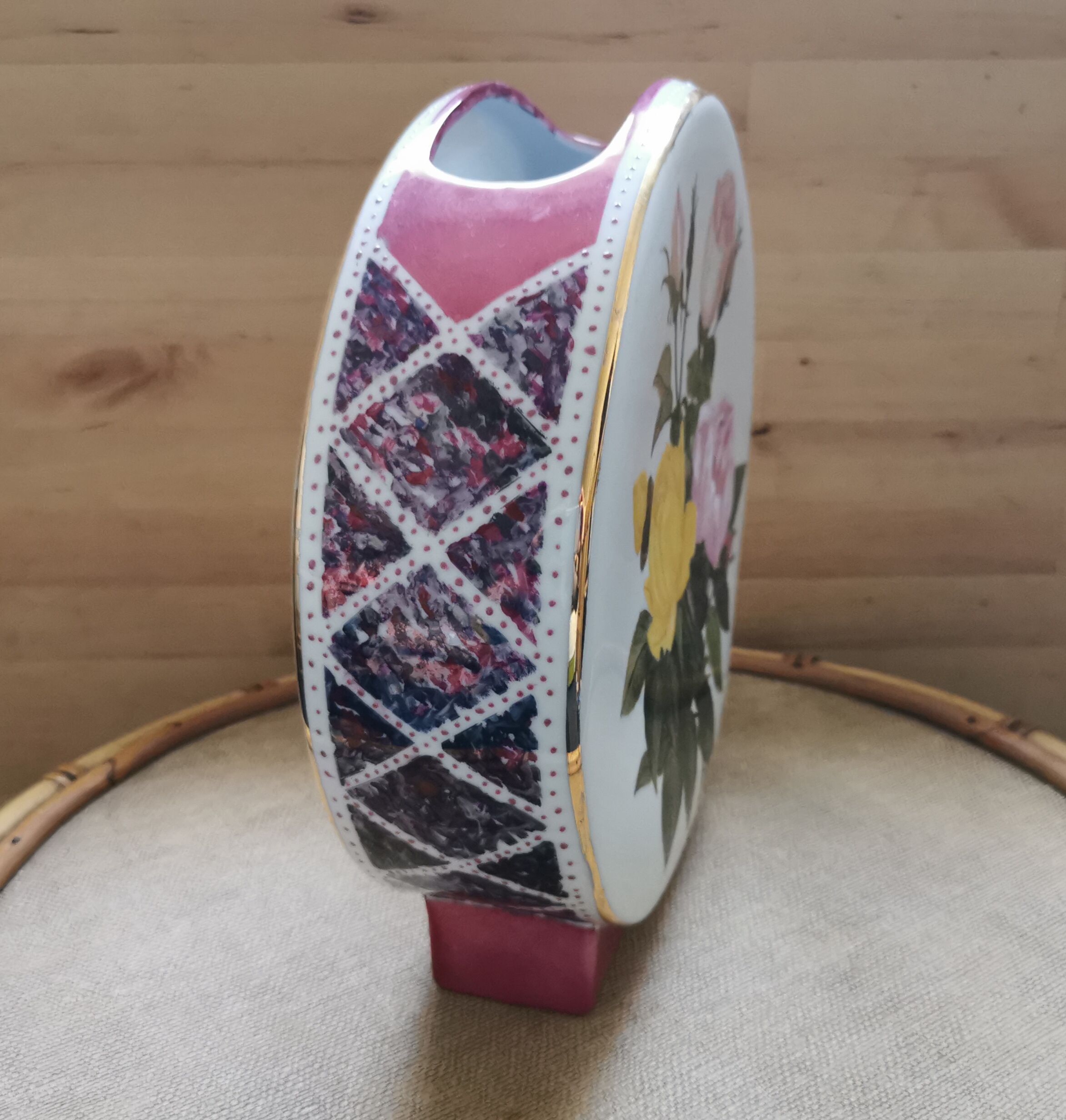 Vase tambourine floral decoration