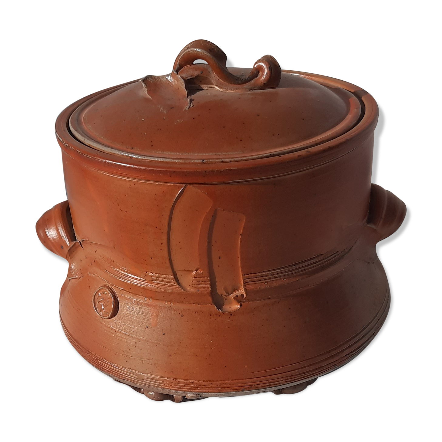 Covered soup bowl in sandstone Joël Nugier