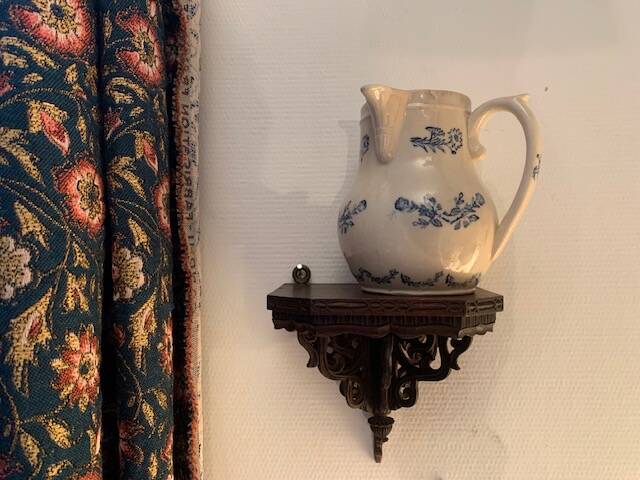Small old wall console in carved wood, master harness, 19th century