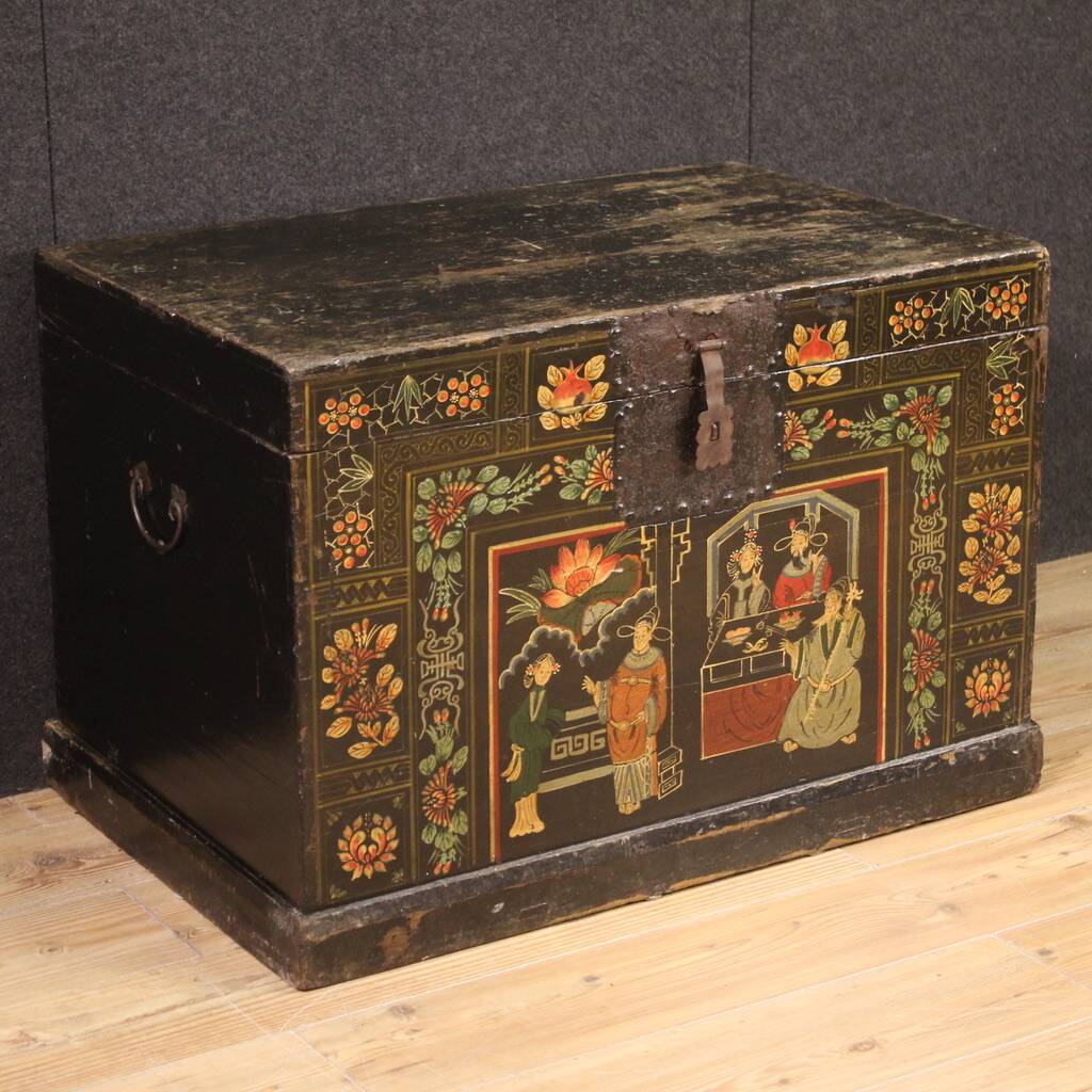 Small Chinese Chest from the 20th Century