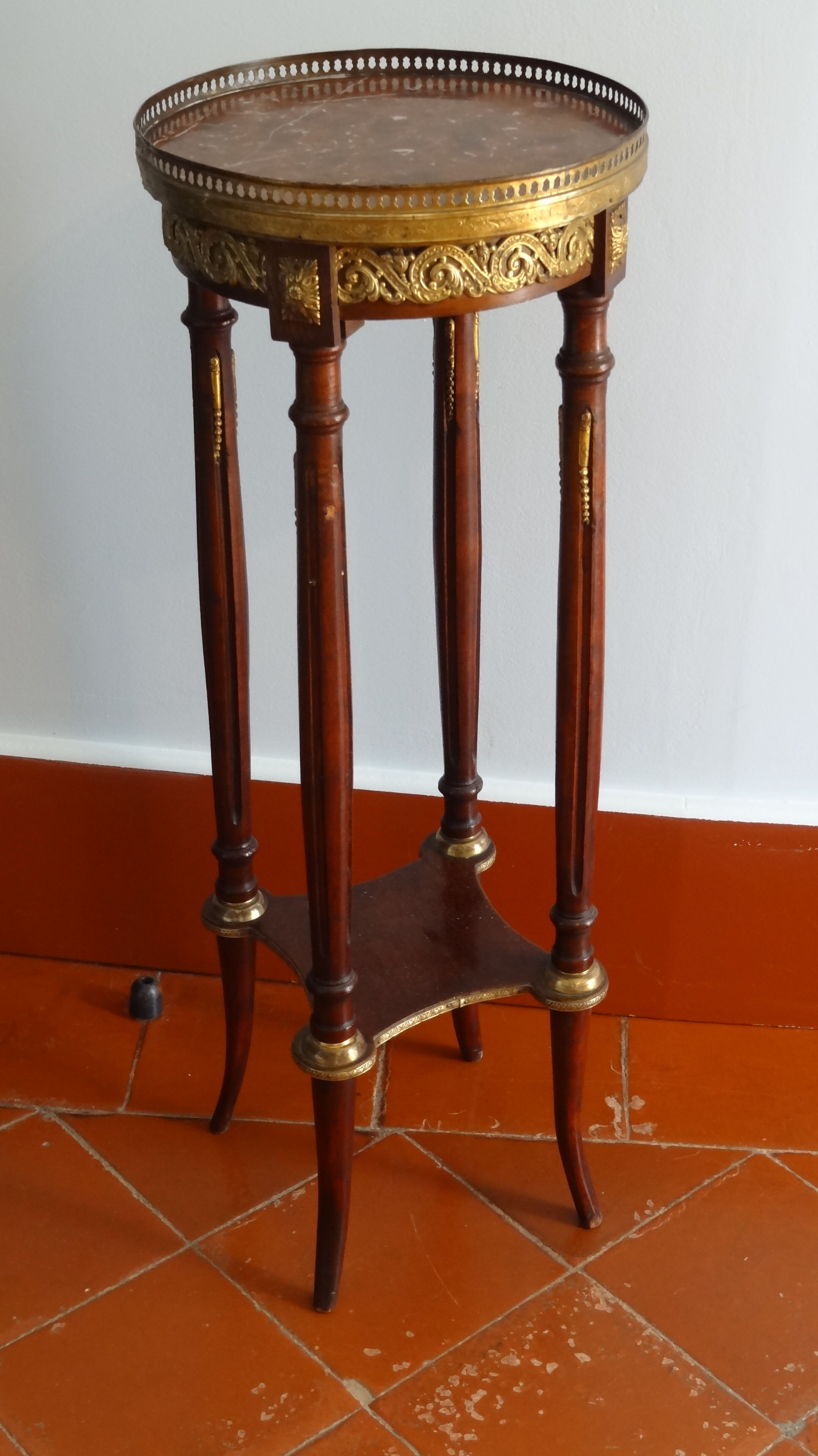 Saddle or pedestal table Napoleon III, marble and varnished wood base Ø30 x 82 cm