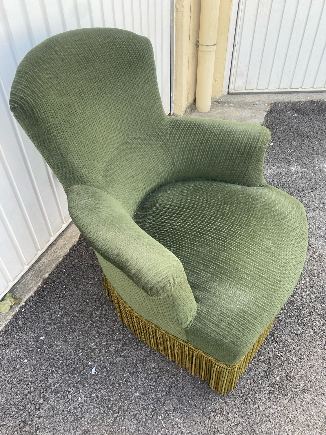 Velvet toad armchair