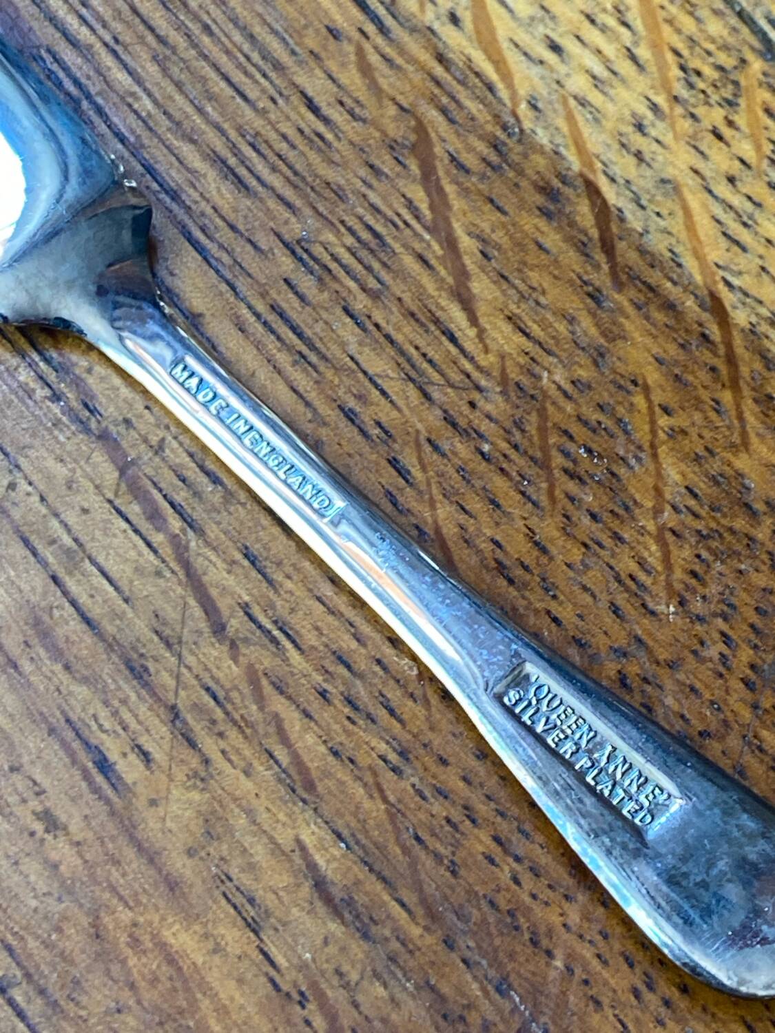 Beurrier coquille avec couteau, plaqué argent, Queen