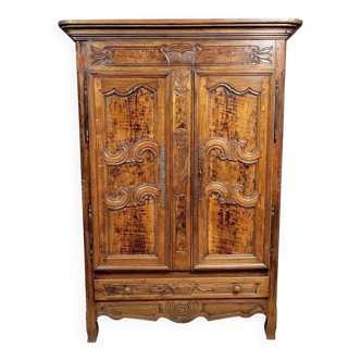 Armoire Bressane époque Louis XV en noyer et orme vers 1750