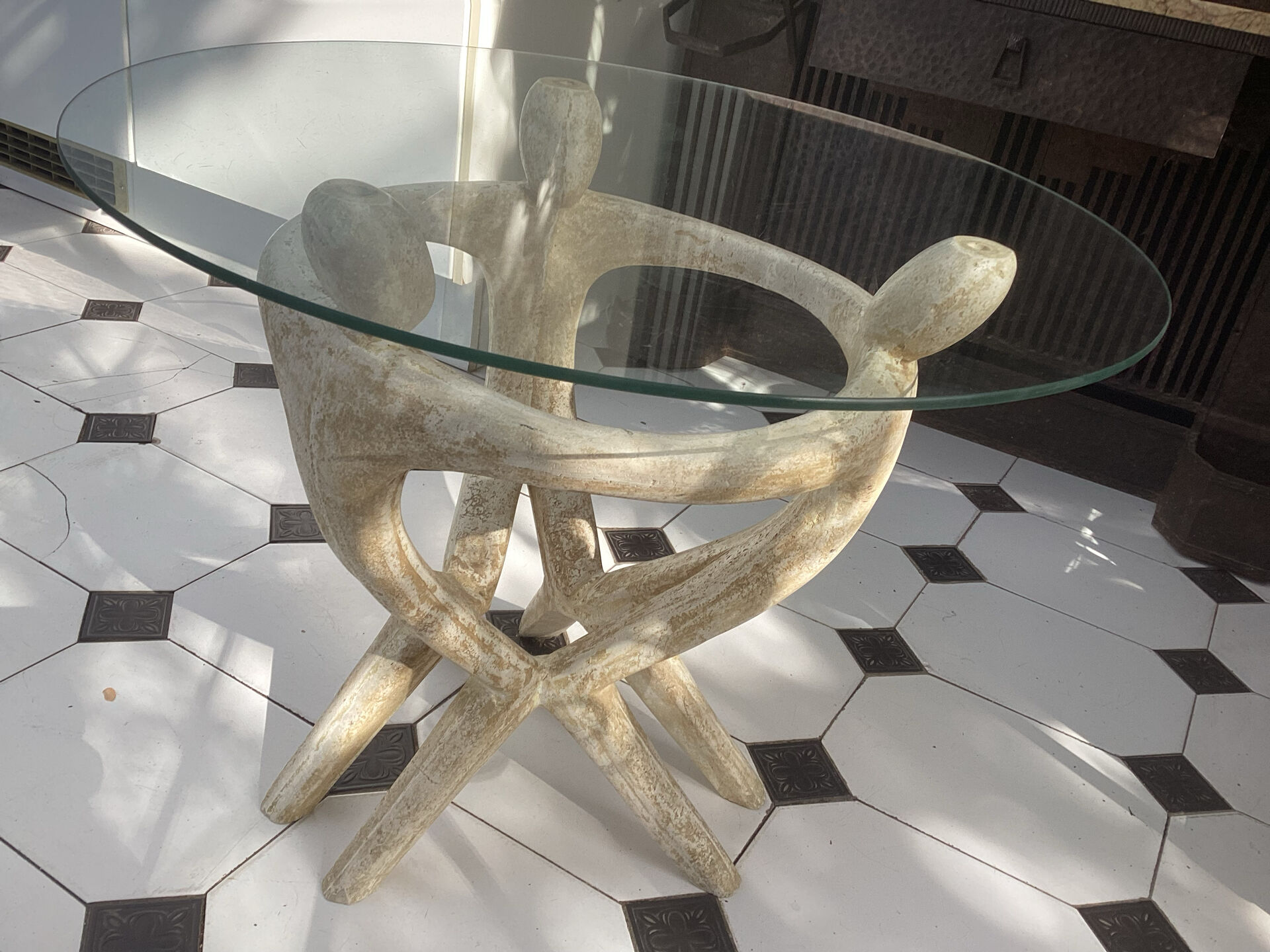 Table basse année  70 en pierre reconstituée de style brutaliste