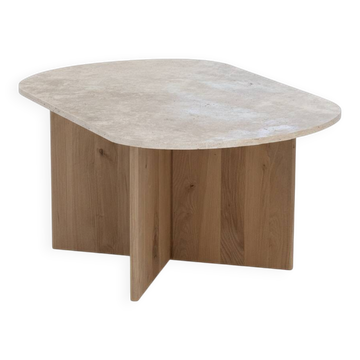 Oval coffee table in travertine and raw oak.