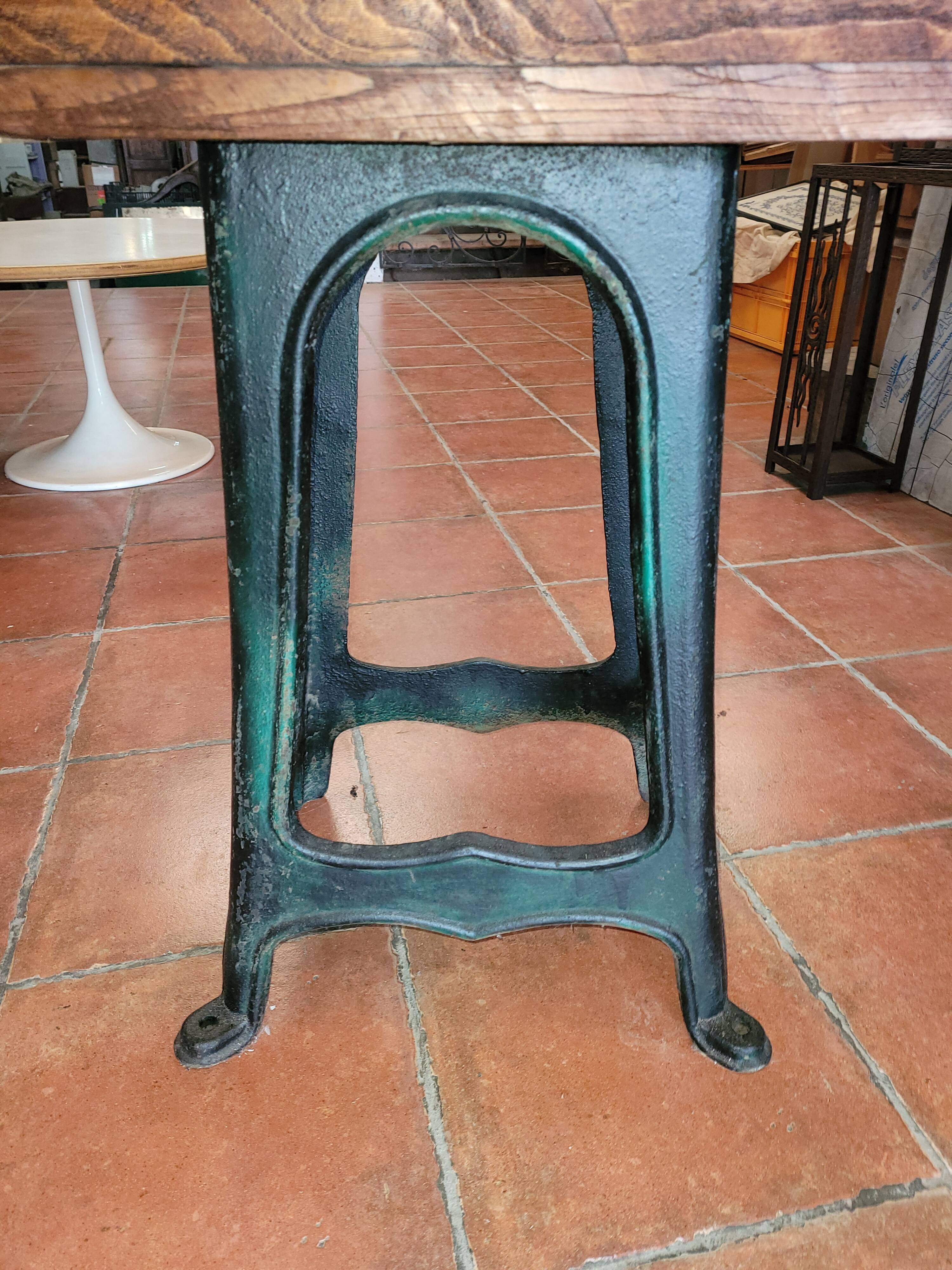 Industrial table cast iron foot