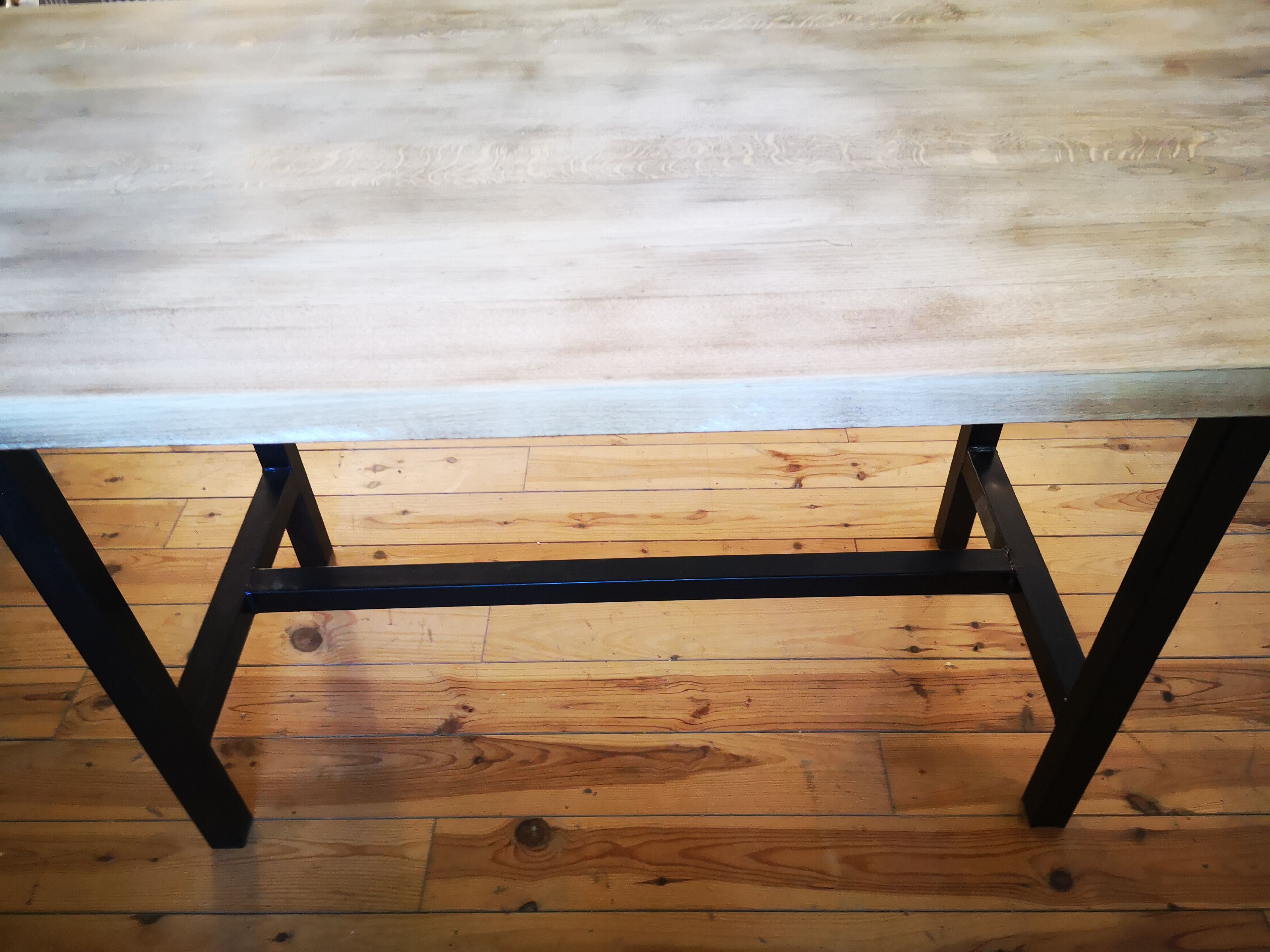 Industrial standing table