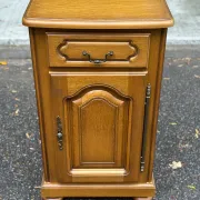 Table de chevet haute meuble d'appoint en chêne teinté miel 1980
