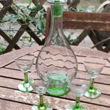 Carafe and its 4 shot glasses, urane uralin