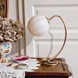 Lampe laiton col de cygne restaurer globe opaline rose