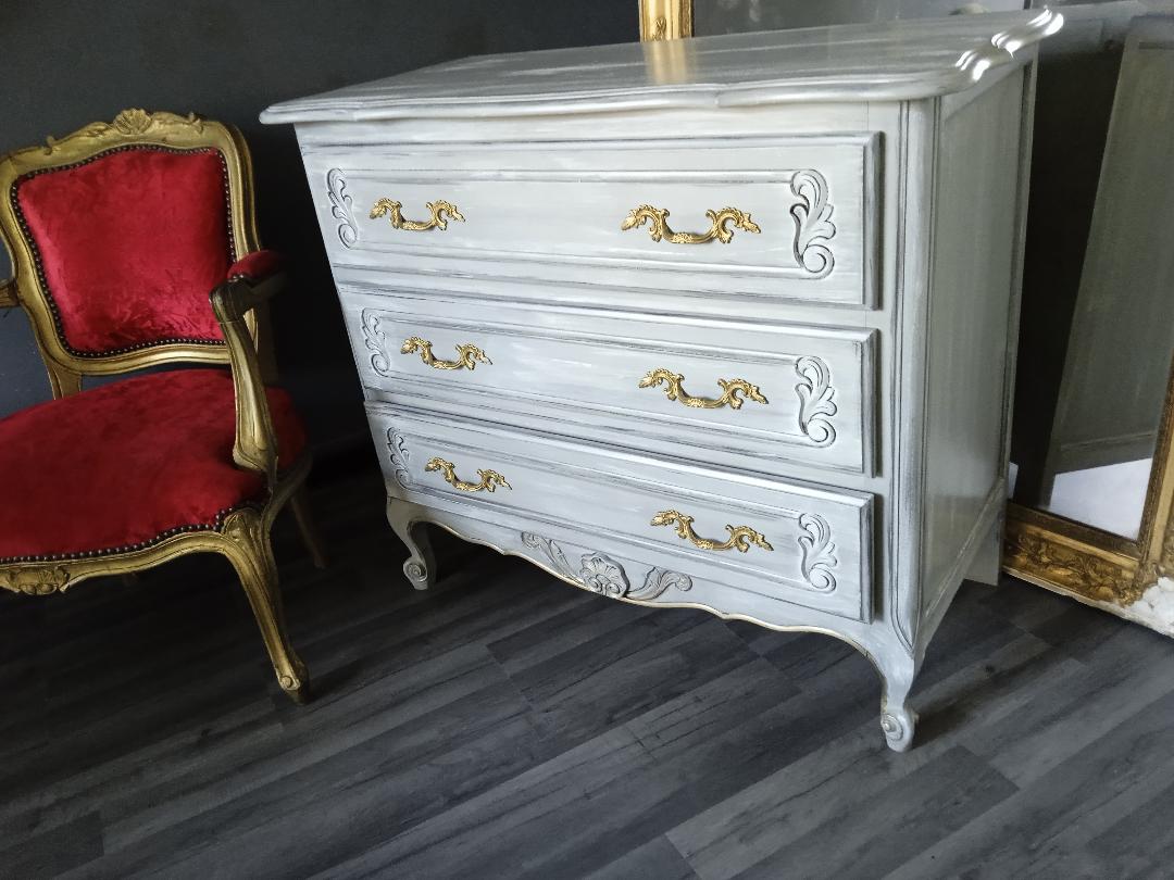 Patinated chest of drawers Louis XV style