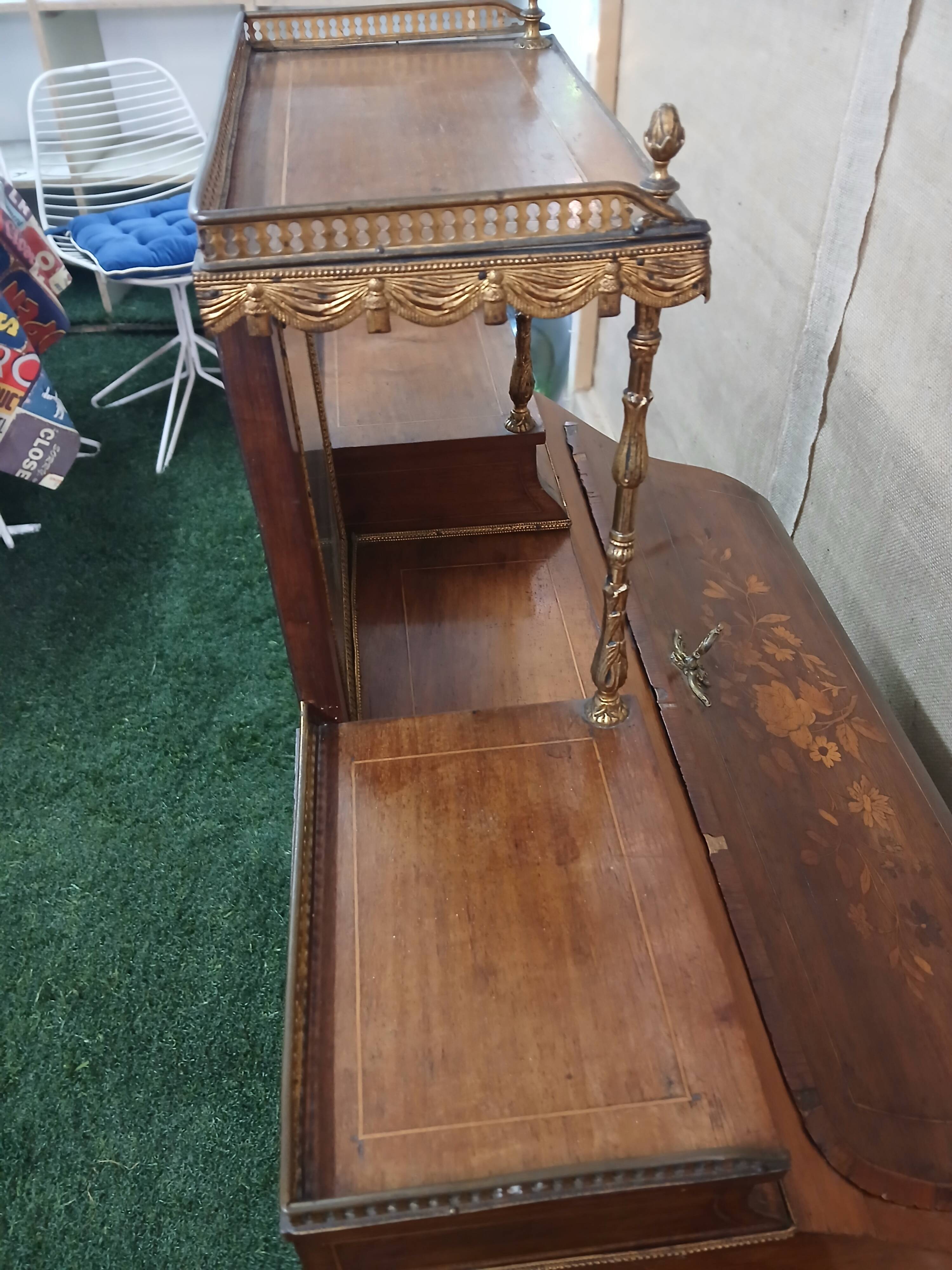 Lady secretary's office