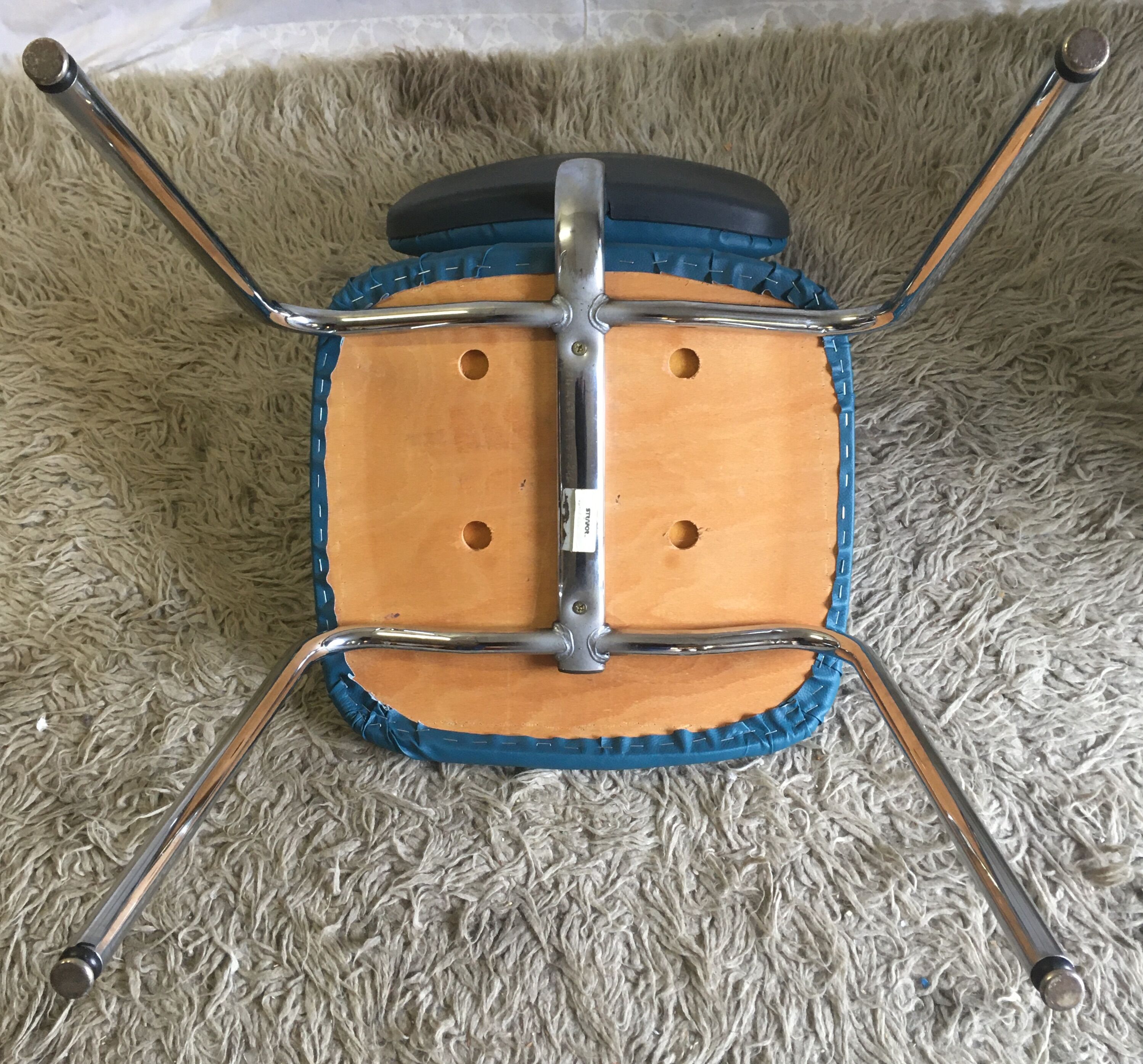 Blue strafor steelcase chair 70
