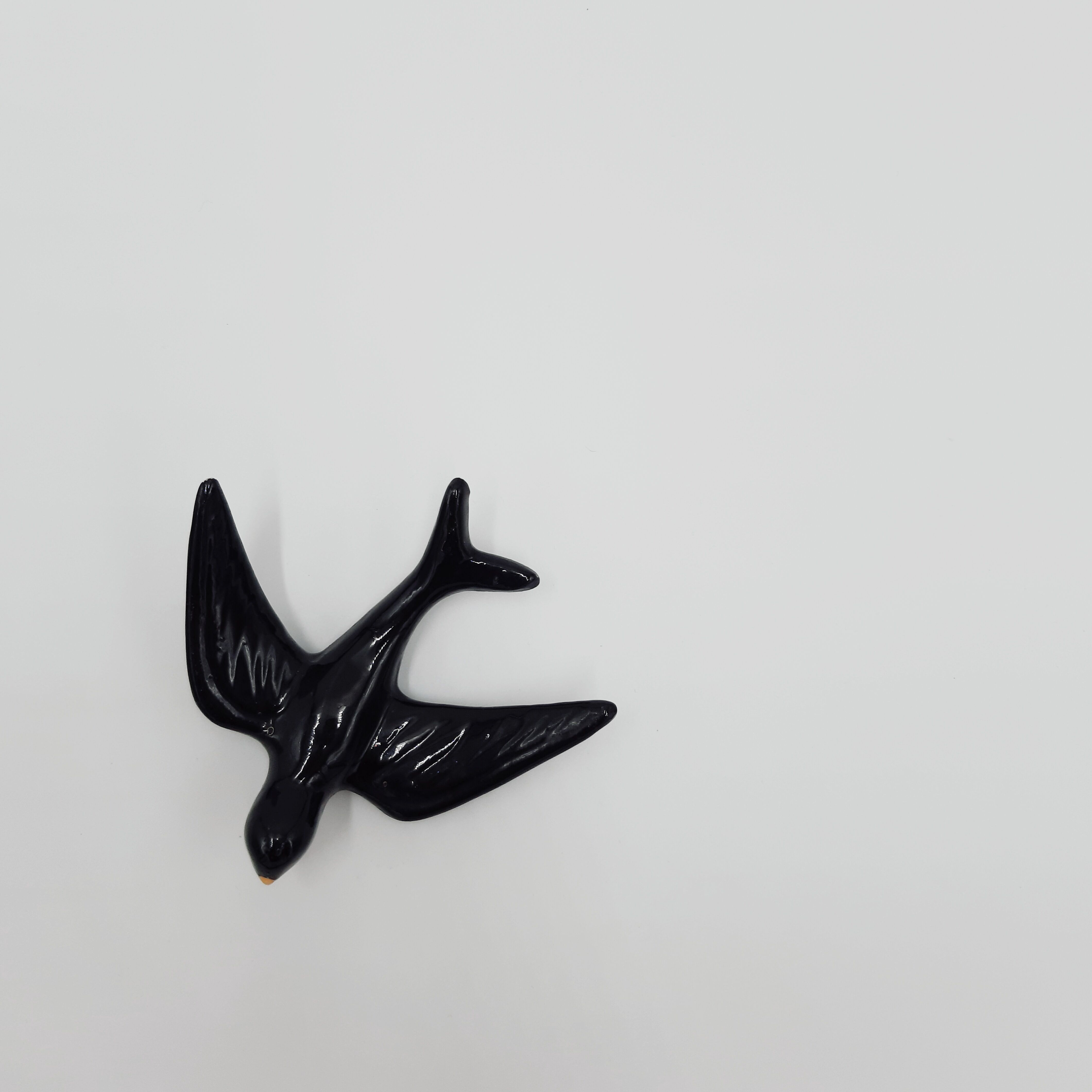 Ceramic swallow