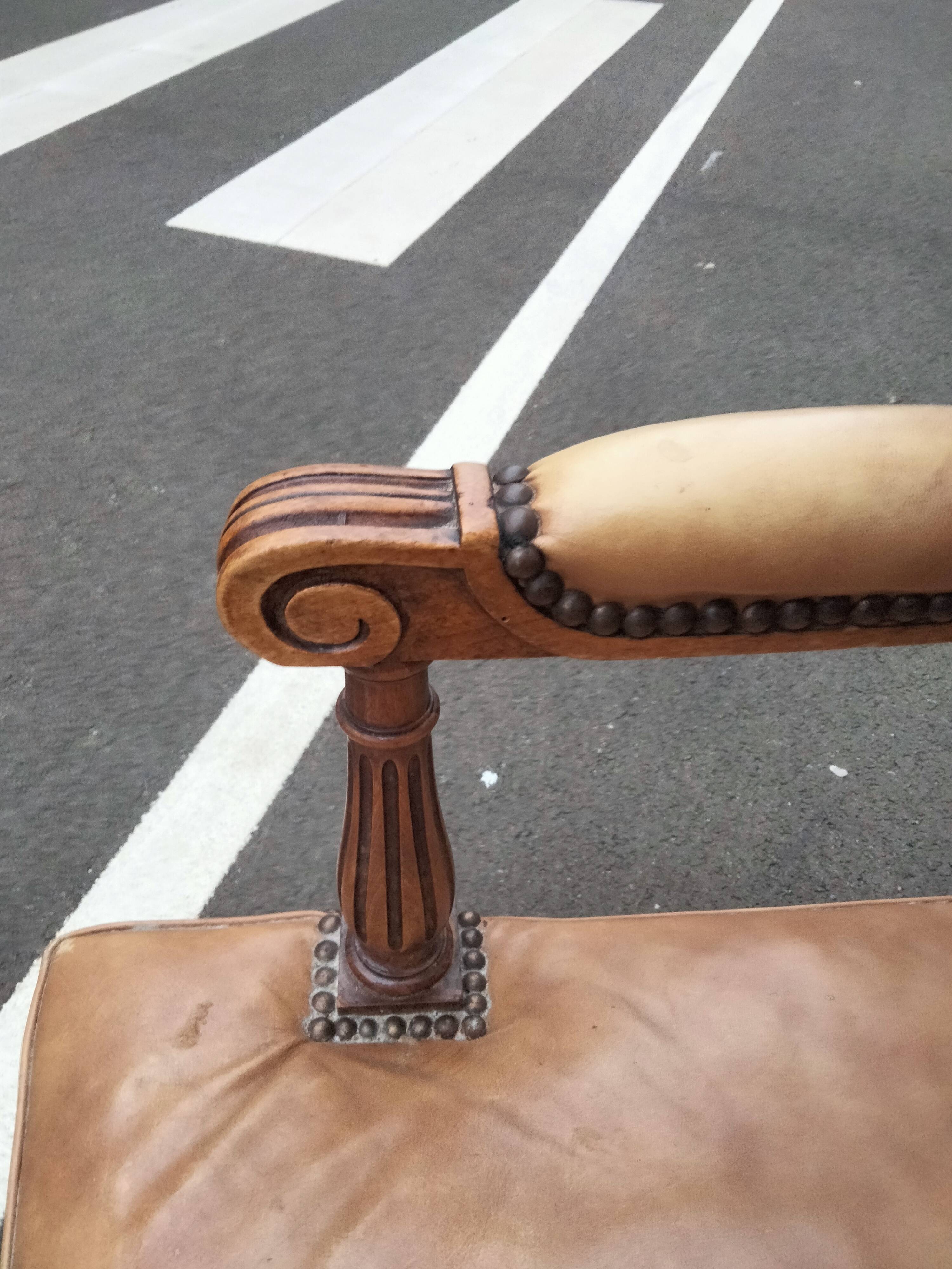 Paire de fauteuils anciens style Louis XVl
