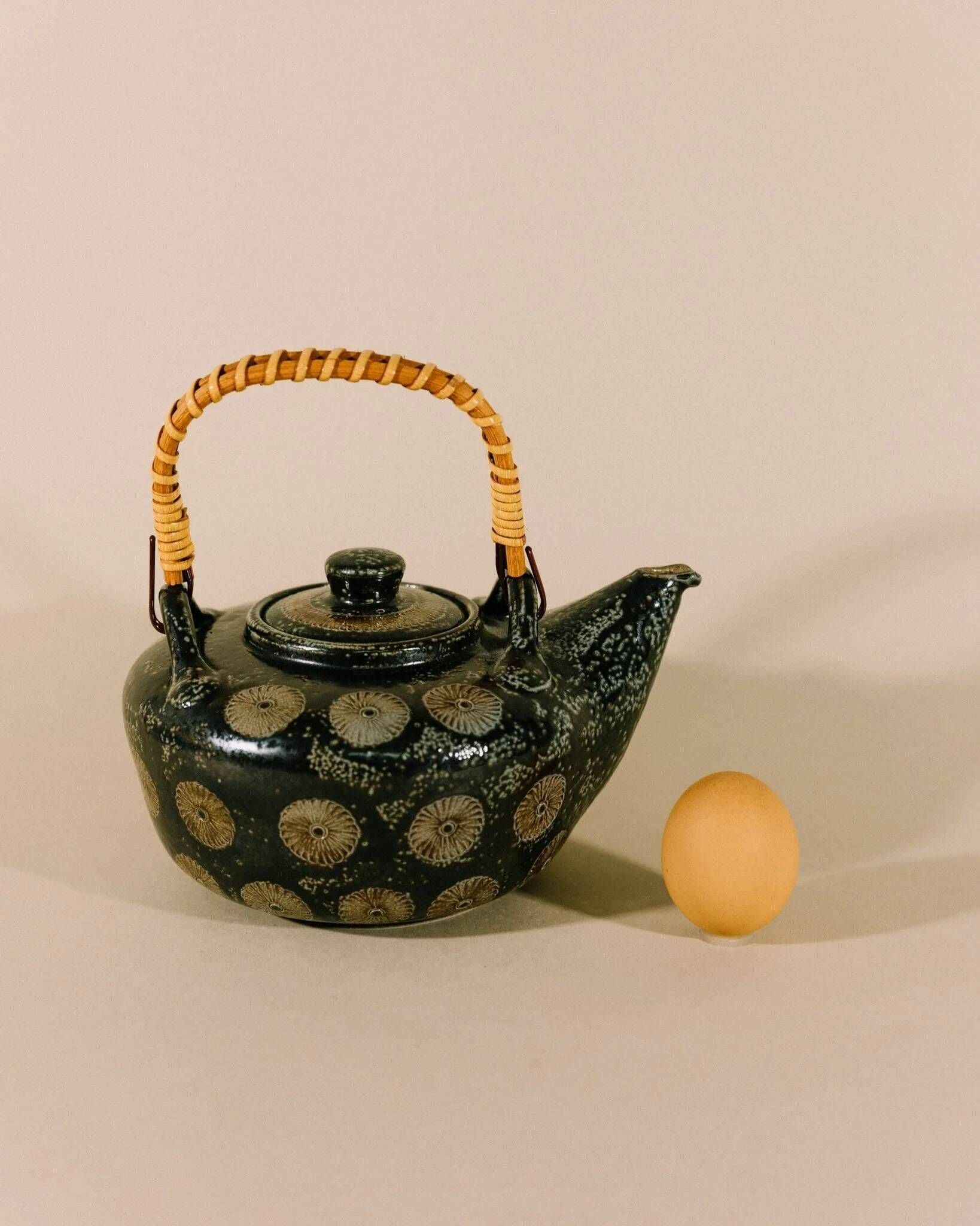 Wim Mühlendyck Stoneware Teapot in Westerwald Salt Glaze with Ritzdekor – Noir Speckled Ceramic, Mid-Century