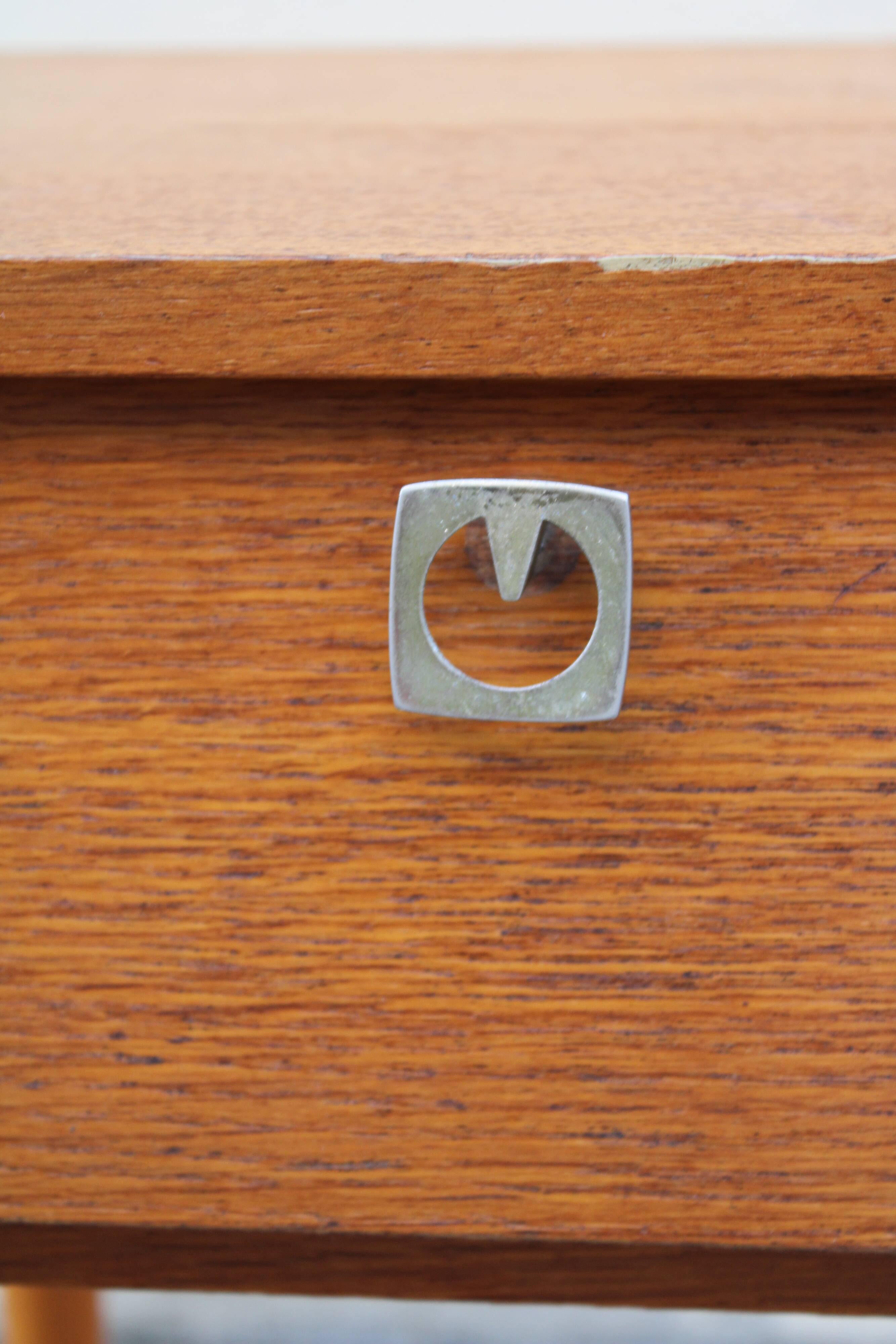 Bedside table spindle feet