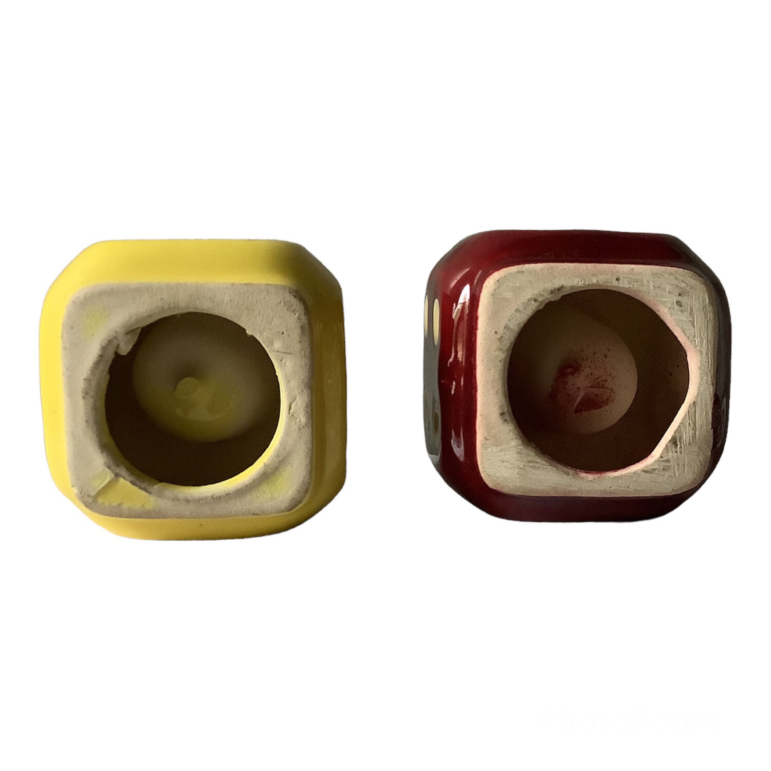 De-shaped candle holders