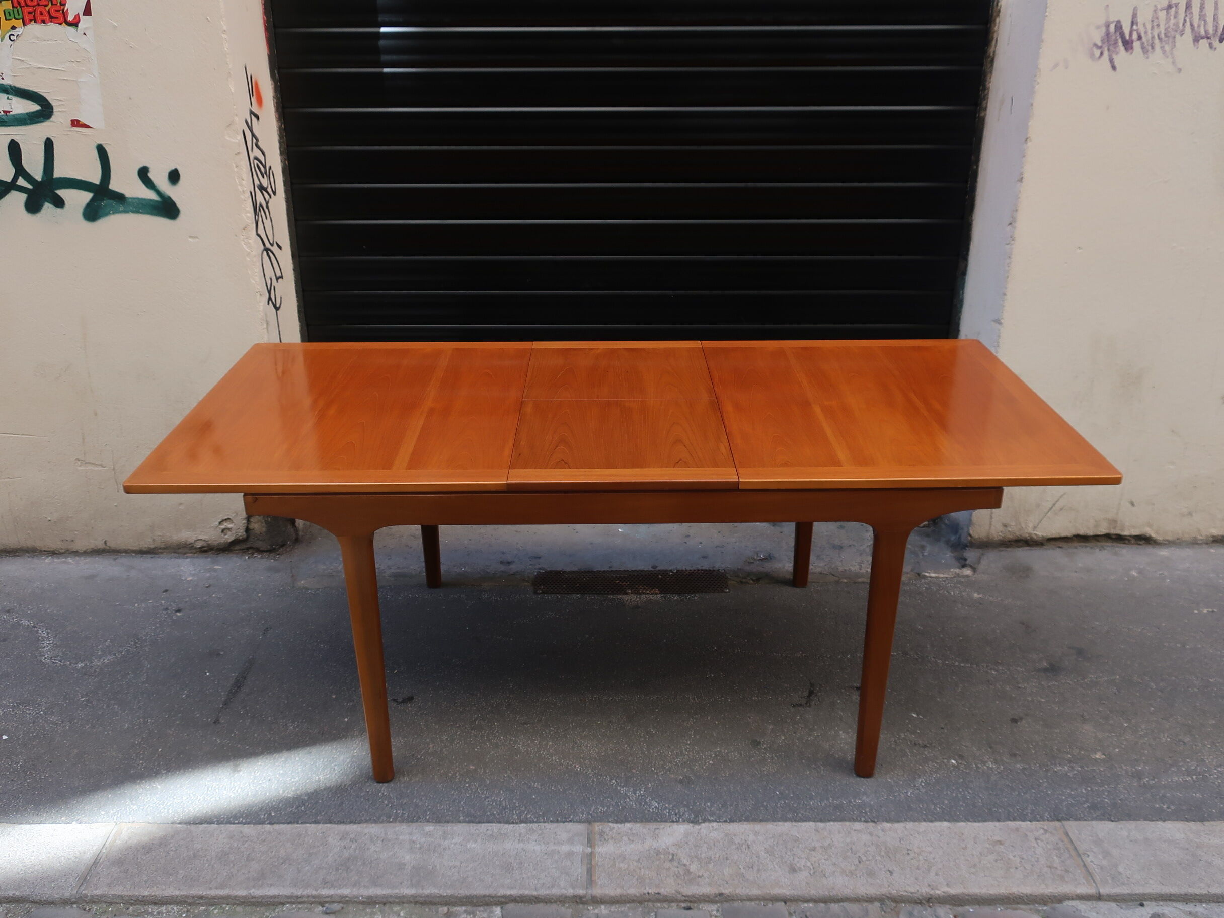 Nathan furniture dining table in 60s teak with butterfly extension