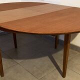 Scandinavian round teak dining table from the 60s extendable